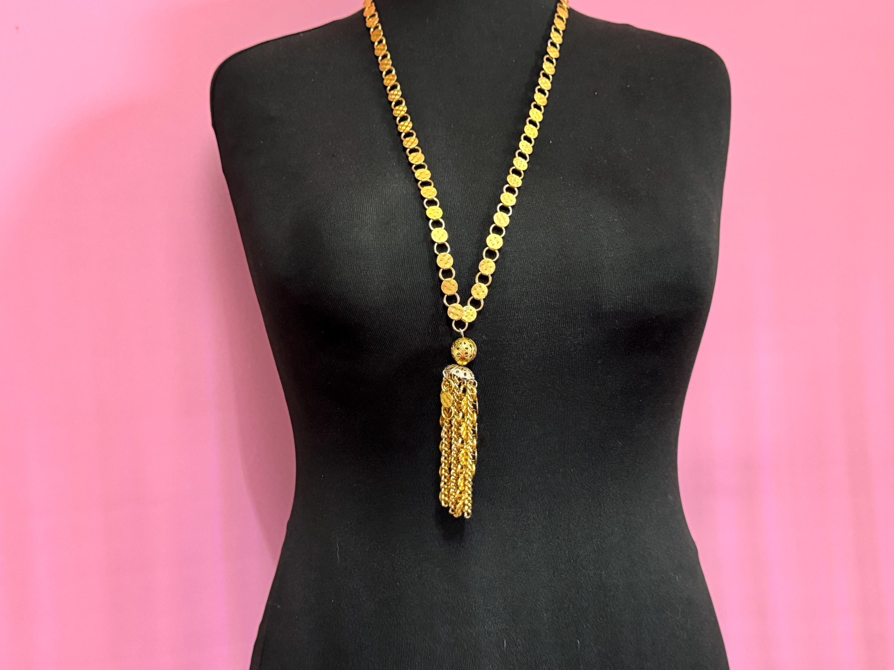 Vintage 1960s gold tone mesh chain tassel necklace