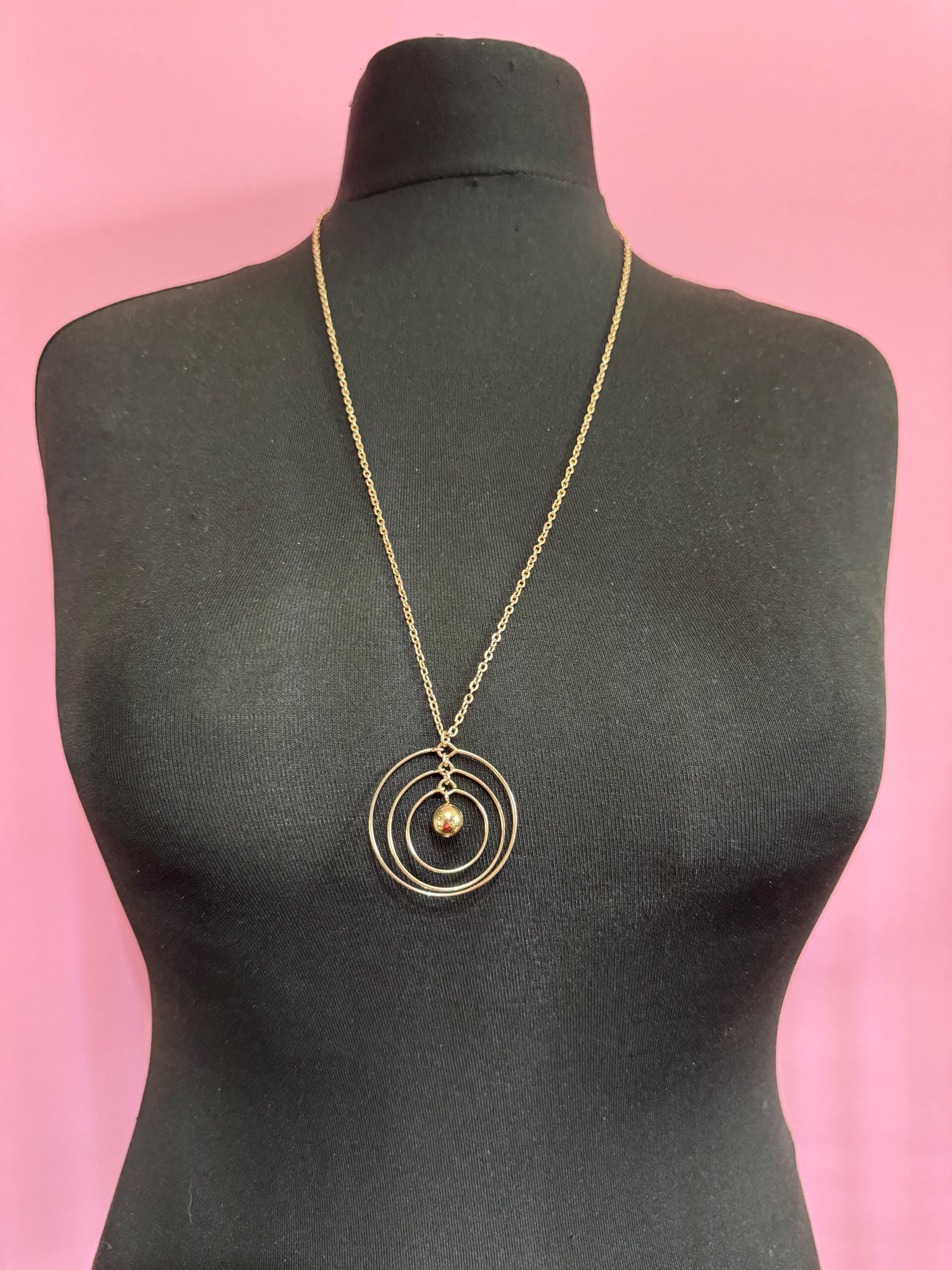 Signed Sarah Coventry orbit pendant chain necklace , gold tone 1970s vintage