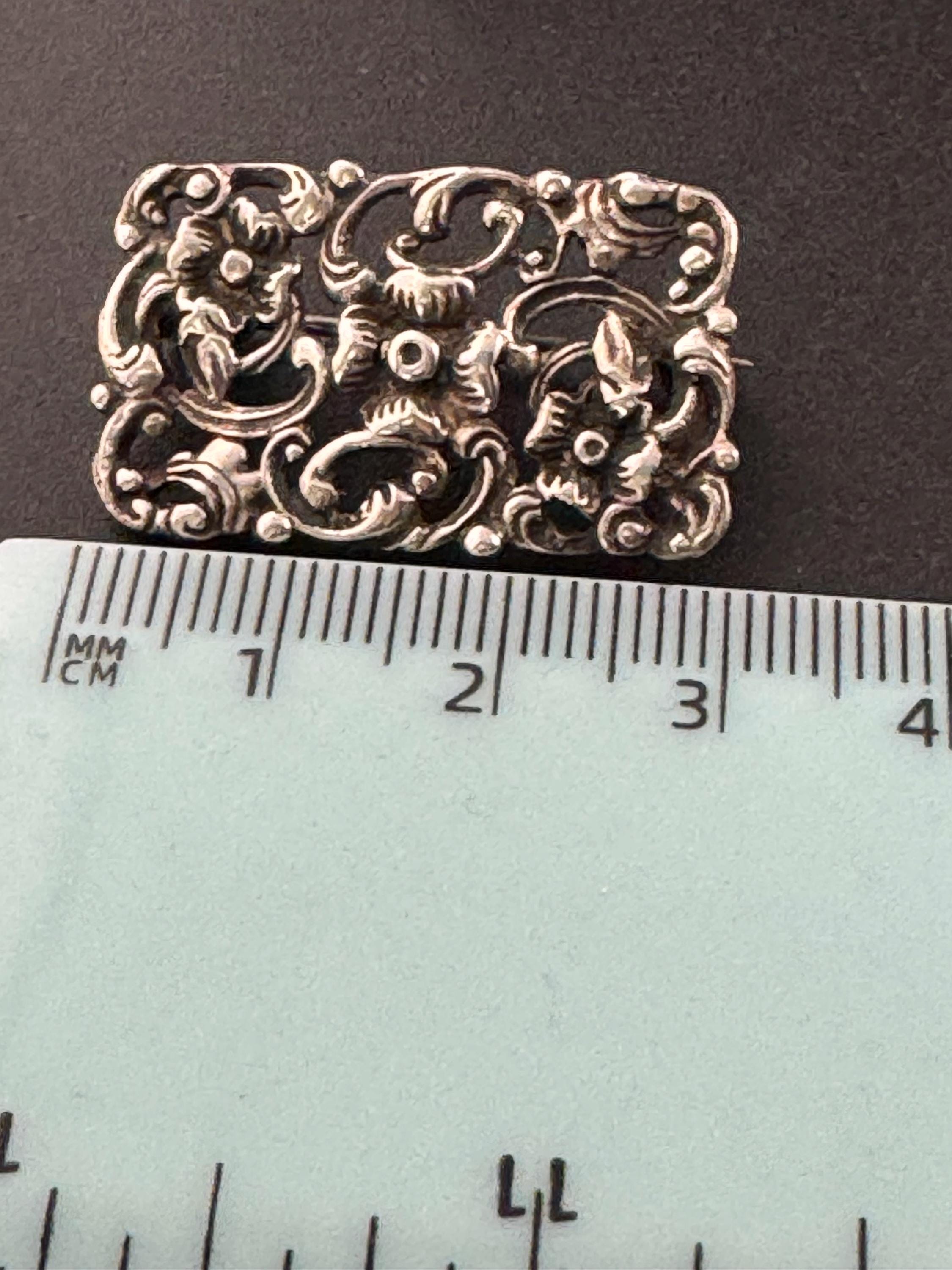5.2gms Antique 835 grade continental silver art nouveau floral brooch