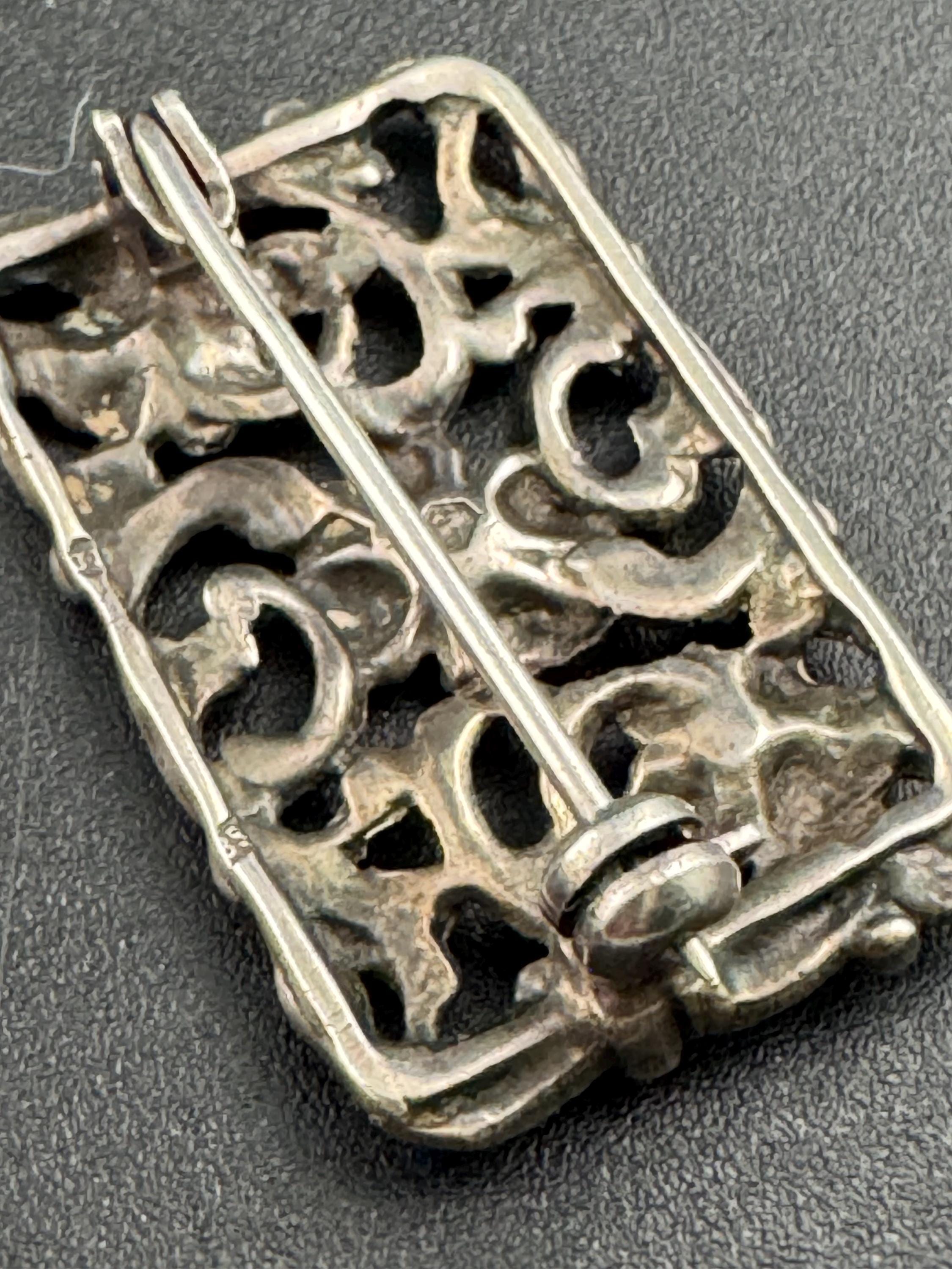 5.2gms Antique 835 grade continental silver art nouveau floral brooch