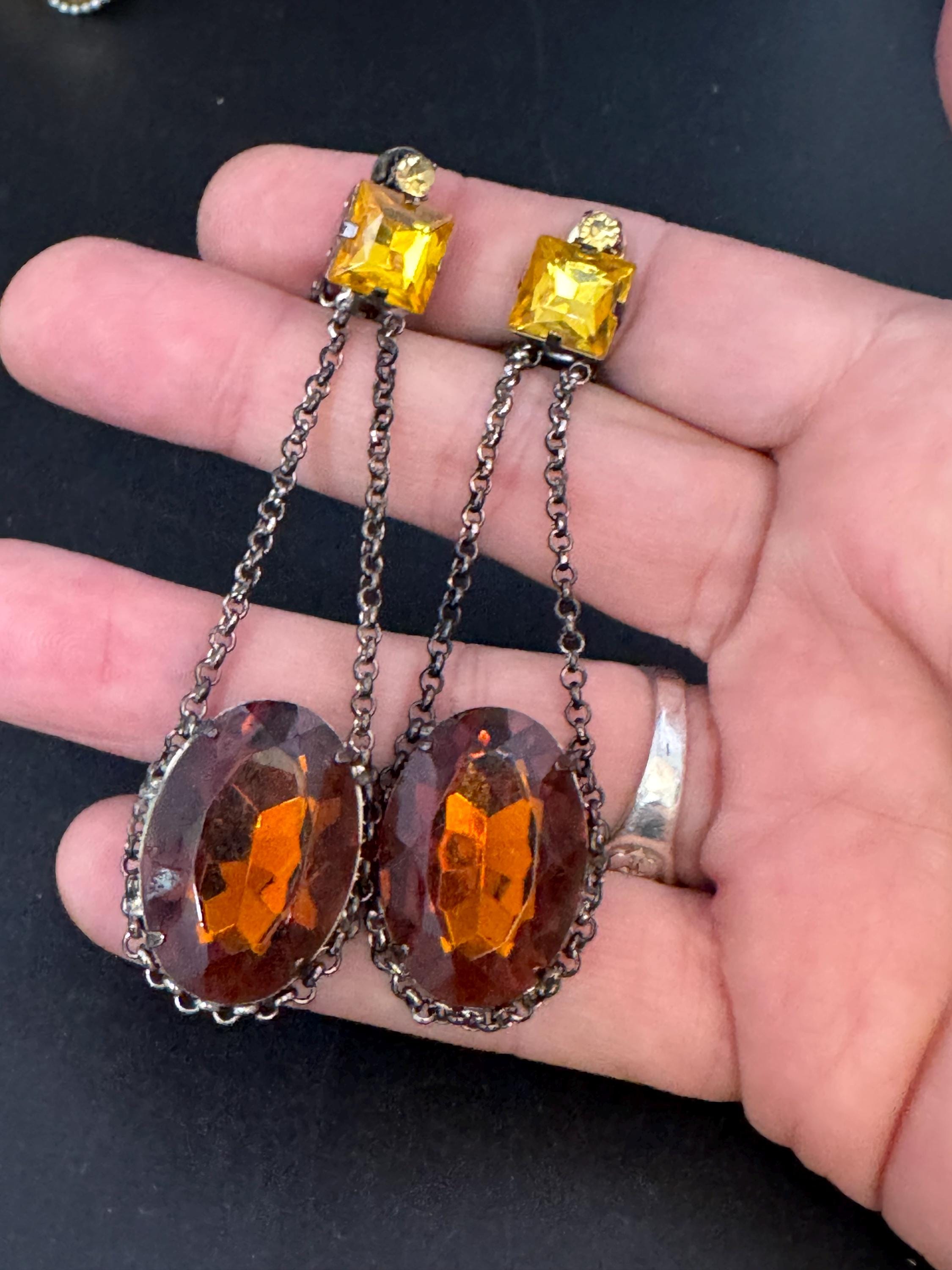 Vintage 1940s brown cognac glass diamanté rhinestone dangly clip on earrings