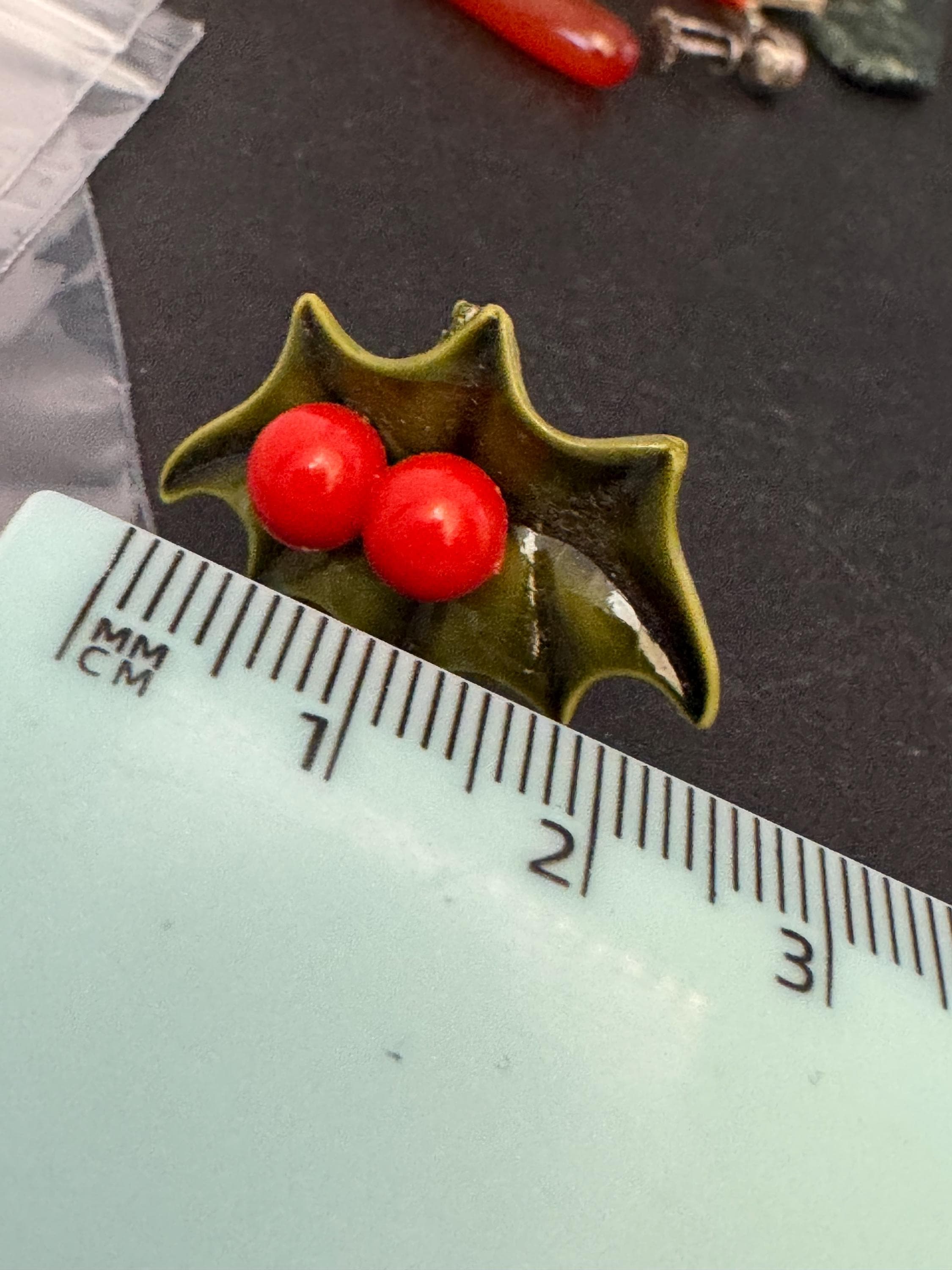 Vintage Christmas holly and red berries novelty earrings, screw back early plastic