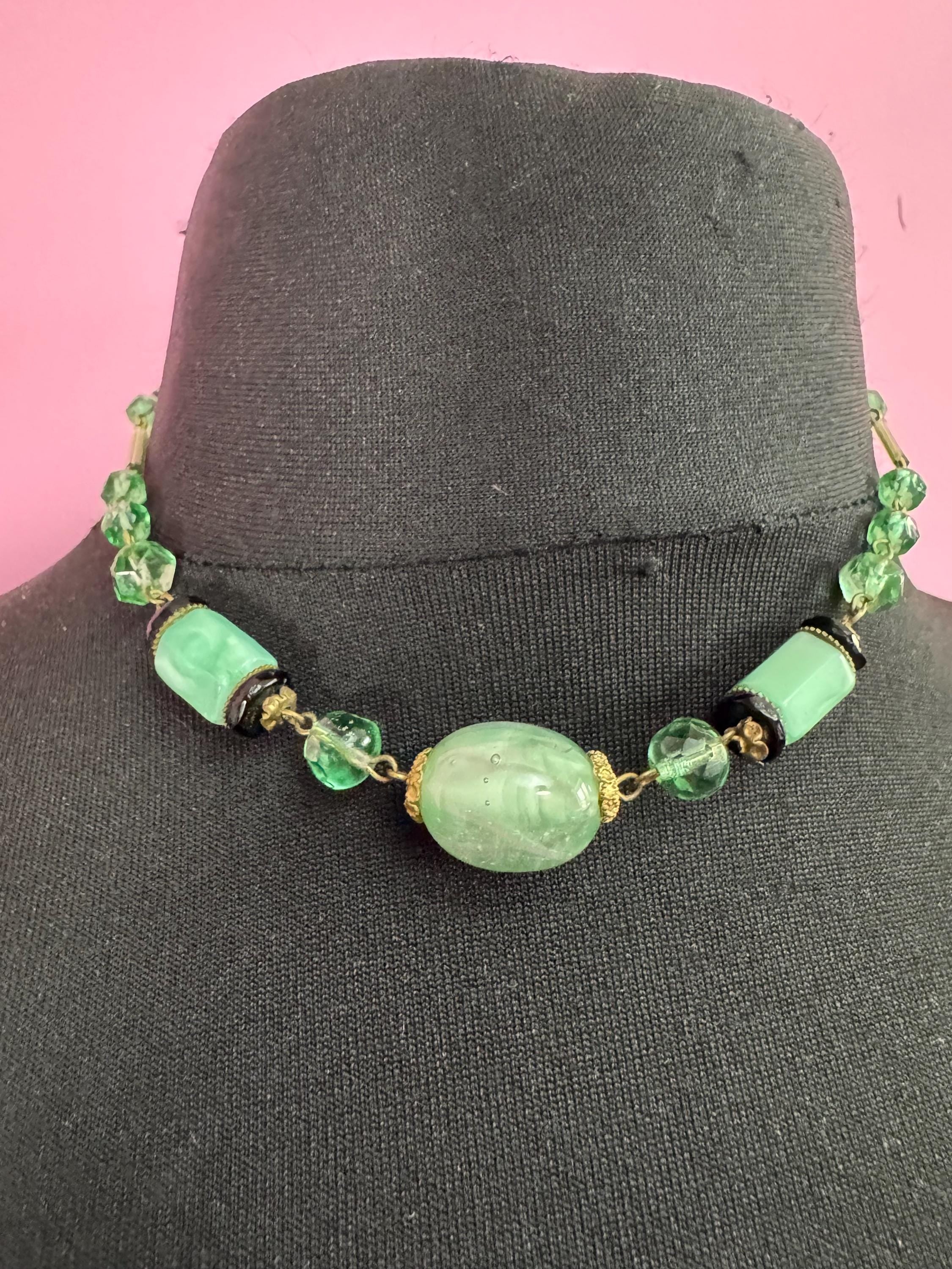 Art Deco czech green glass necklace with black jet 1920s 42cm