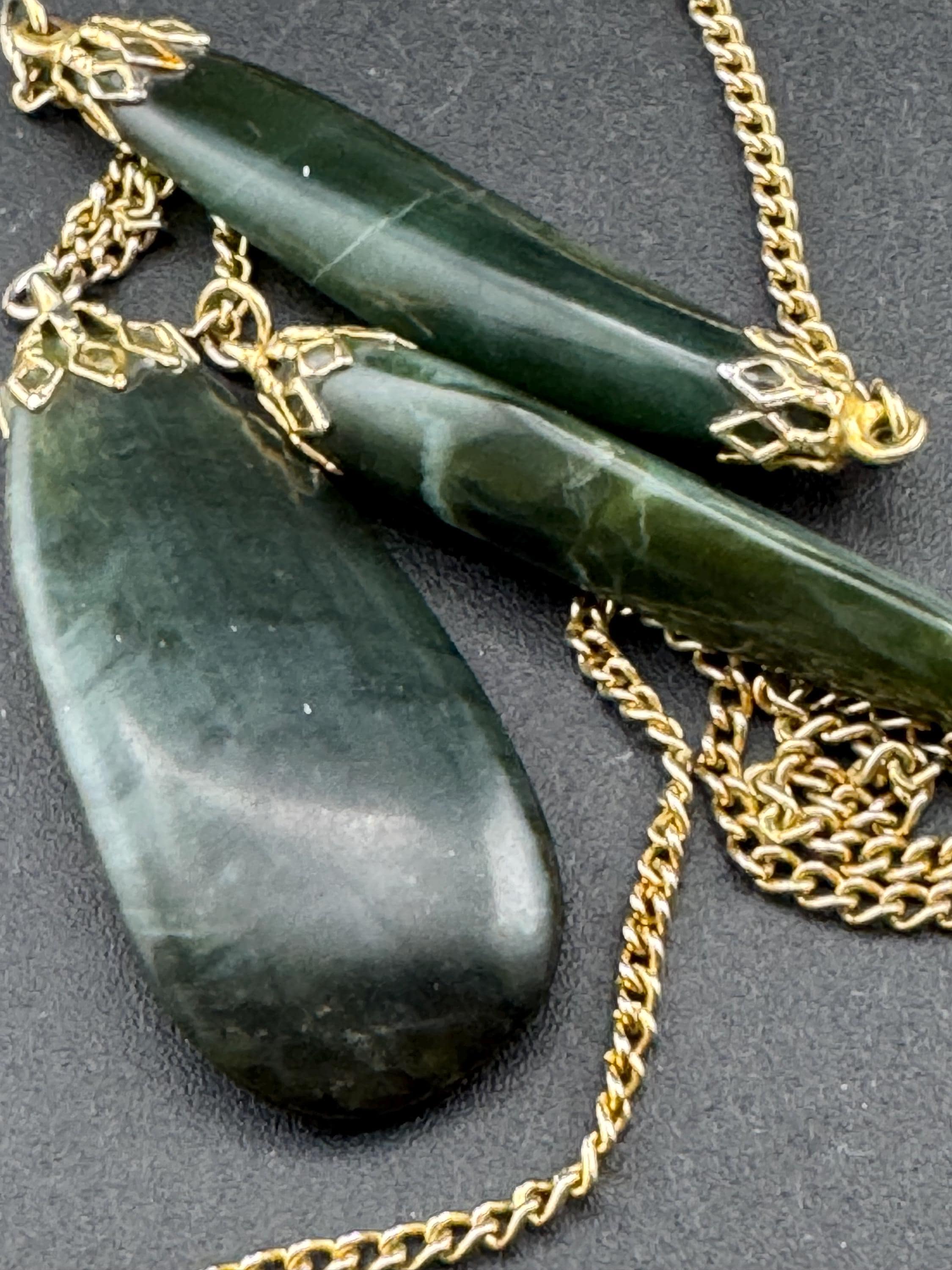 Vintage Green gemstone jade pendant drop necklace 47cm
