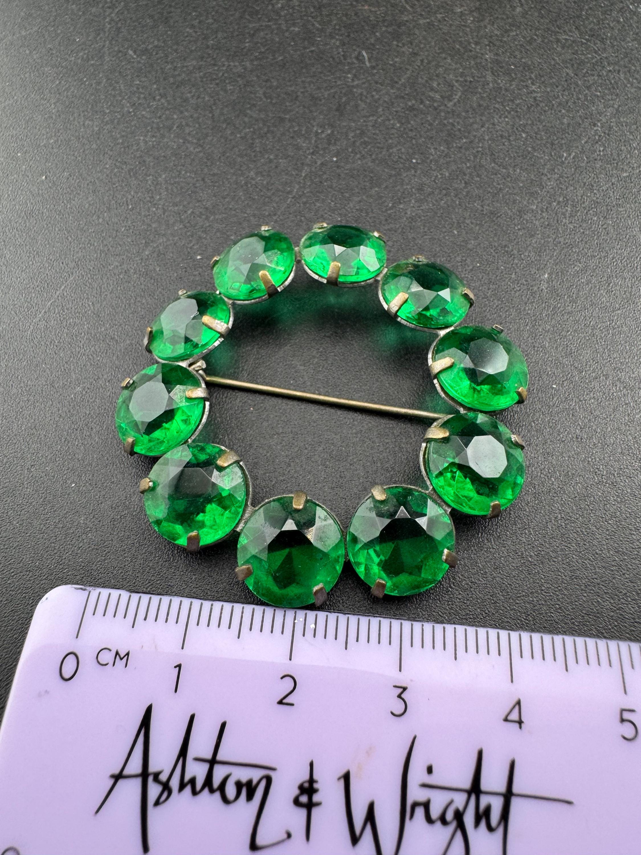 Antique Victorian emerald glass glass rhinestine round Brooch, green