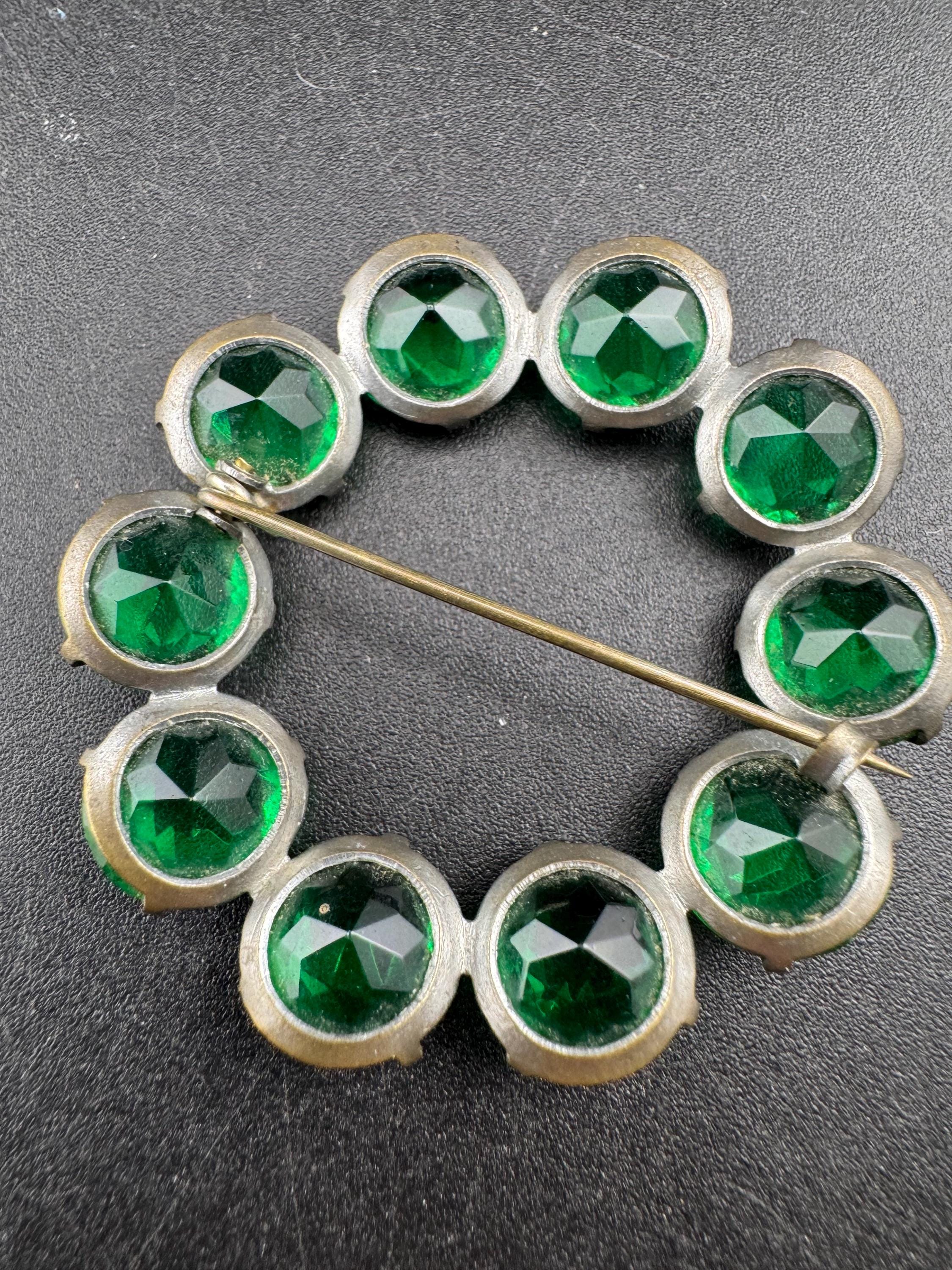 Antique Victorian emerald glass glass rhinestine round Brooch, green