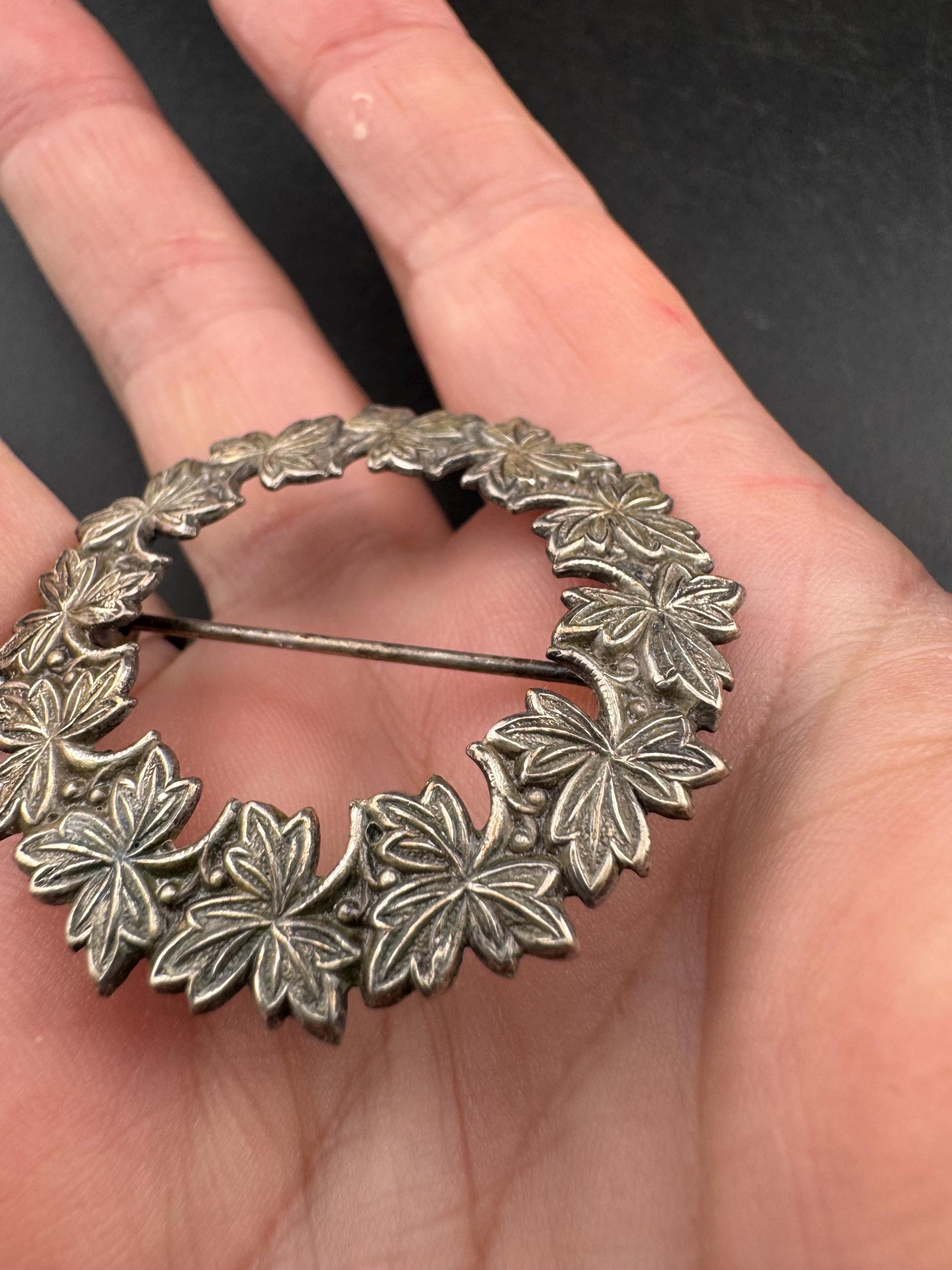 Antique silver Canadian maple leaf 3cm wreath brooch , c clasp white metal