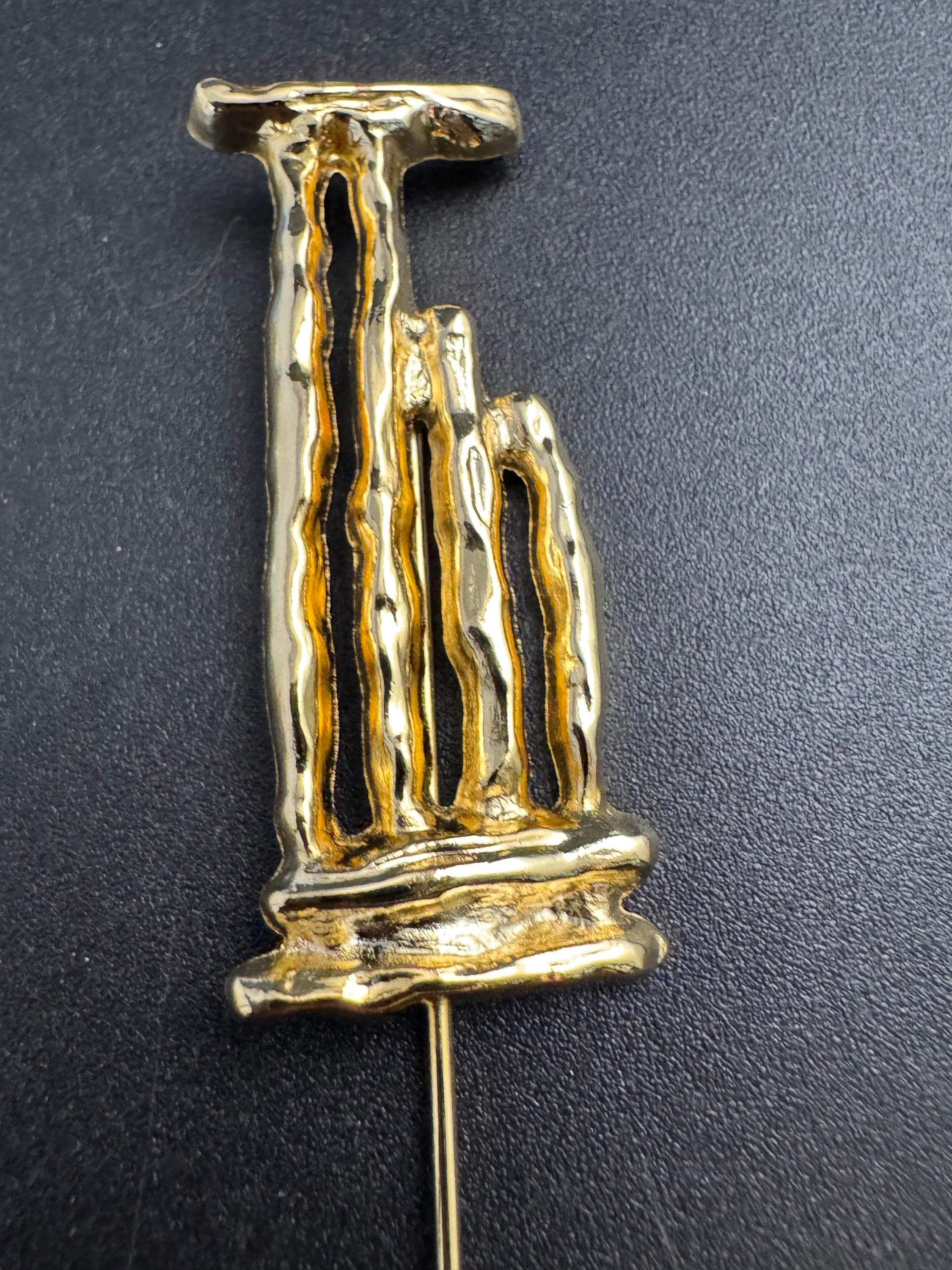 Vintage Un Jour Ailleurs Hat Pin: Gold plated Pillar Brooch  from Paris