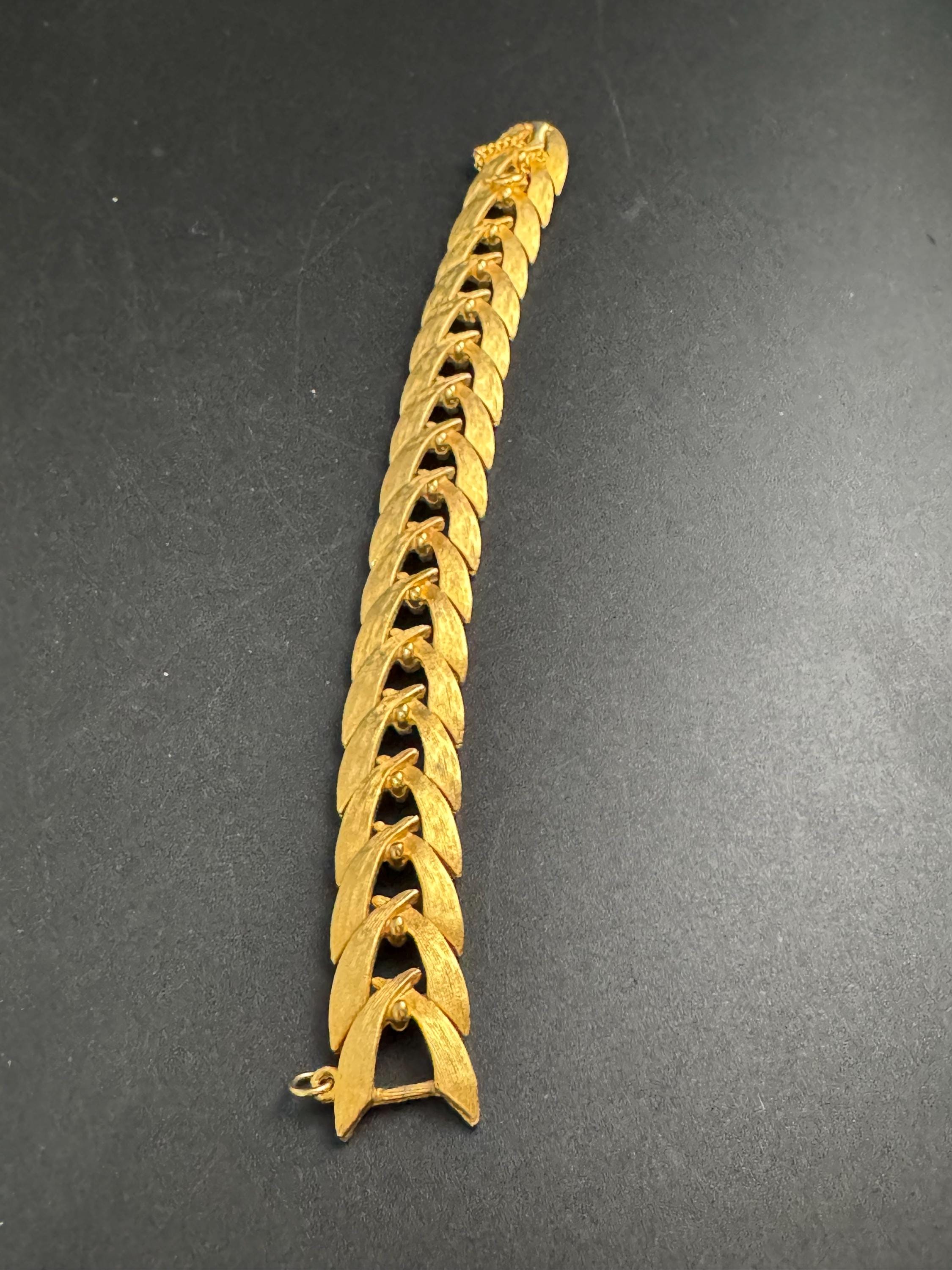 Signed Jewelcraft chevron Bracelet: Vintage Gold Tone brushed metal