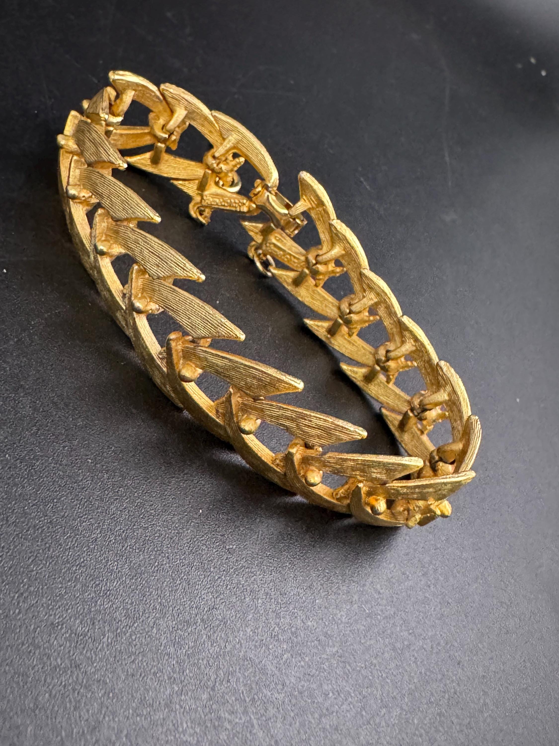 Signed Jewelcraft chevron Bracelet: Vintage Gold Tone brushed metal