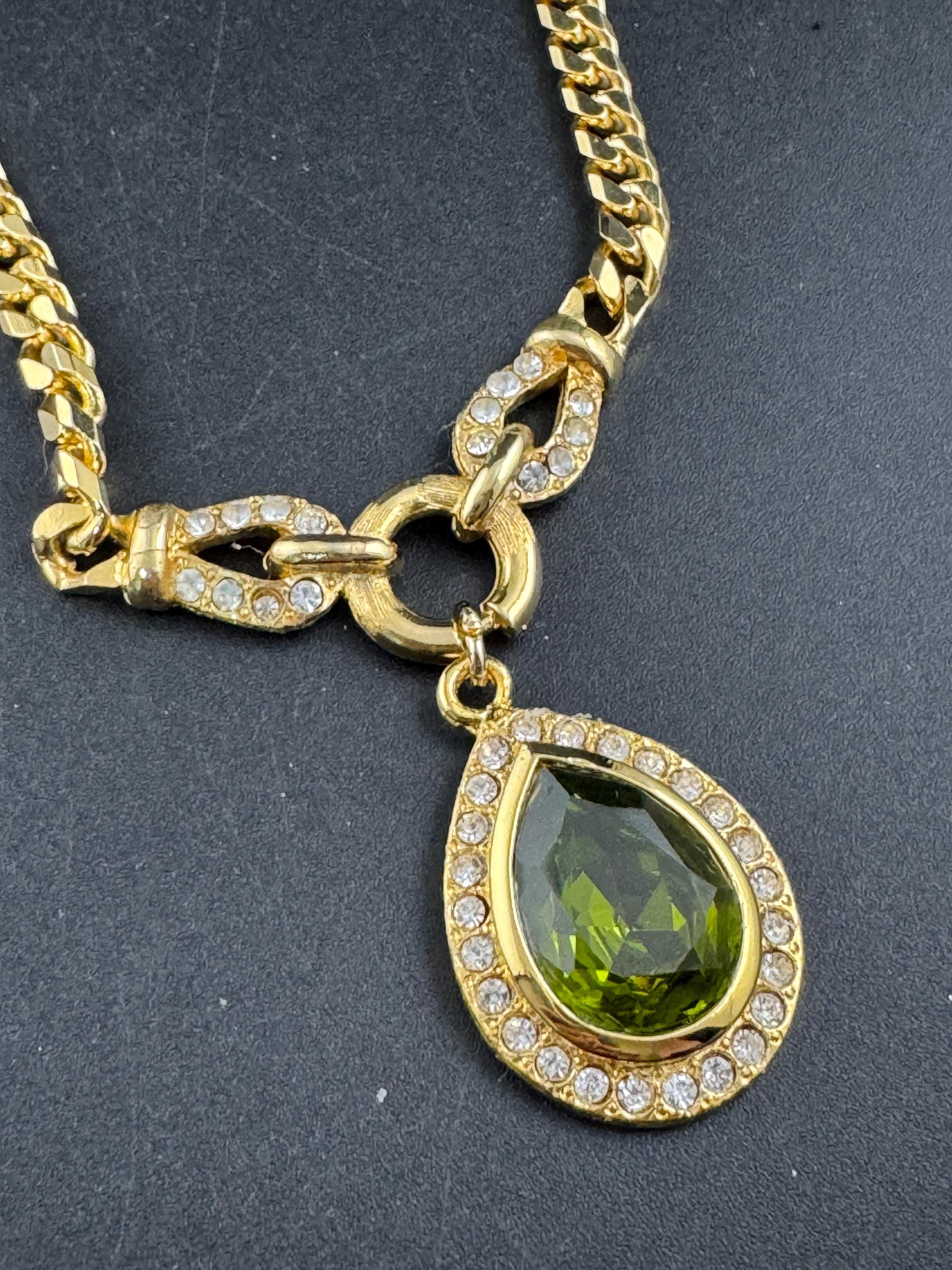 Vintage olive green and clear crystal teardrop pendant choker necklace 40cm, gold tone