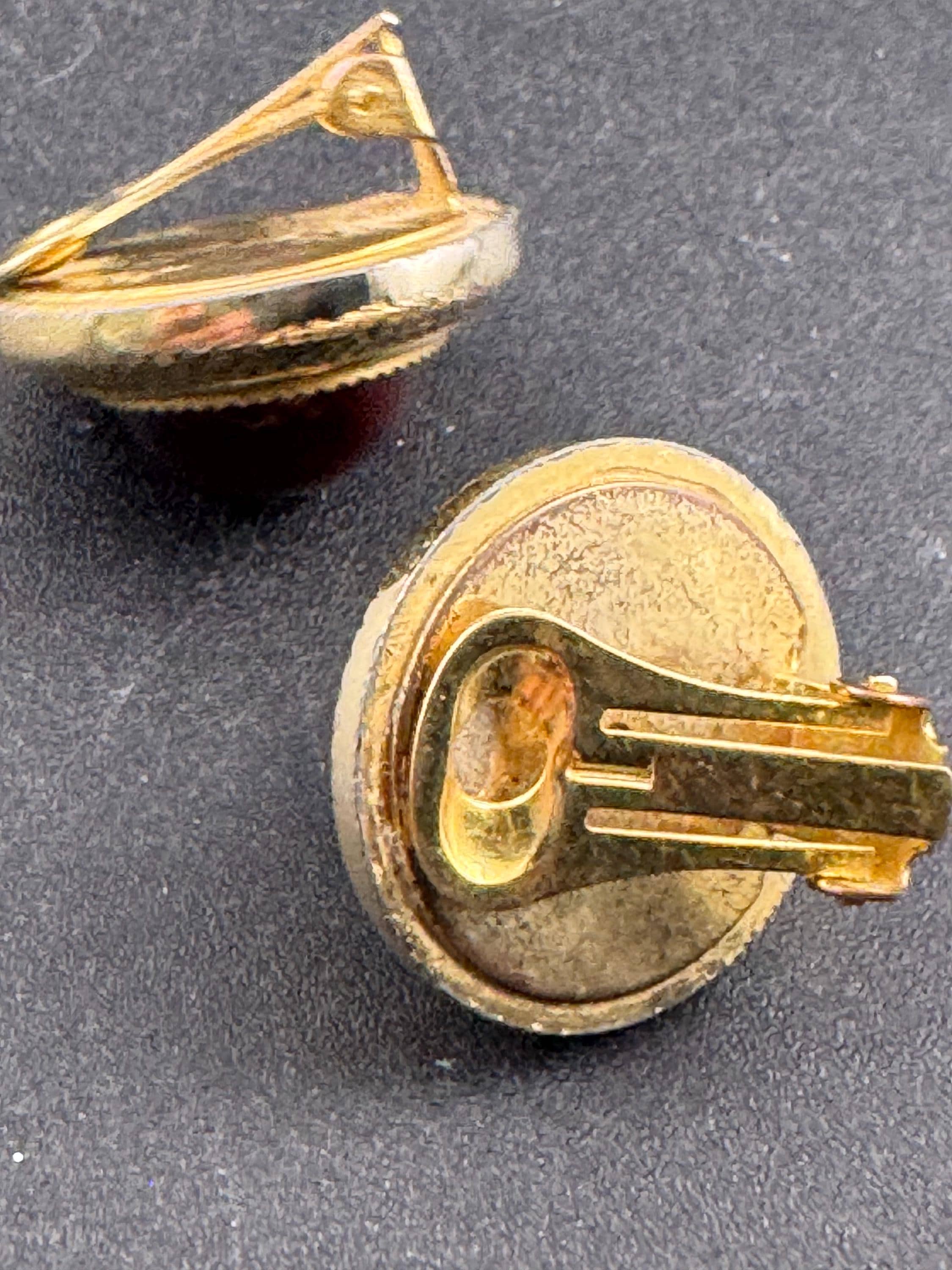 Vintage warm brown acrylic domed stud clip on earrings, gold tone 2cm