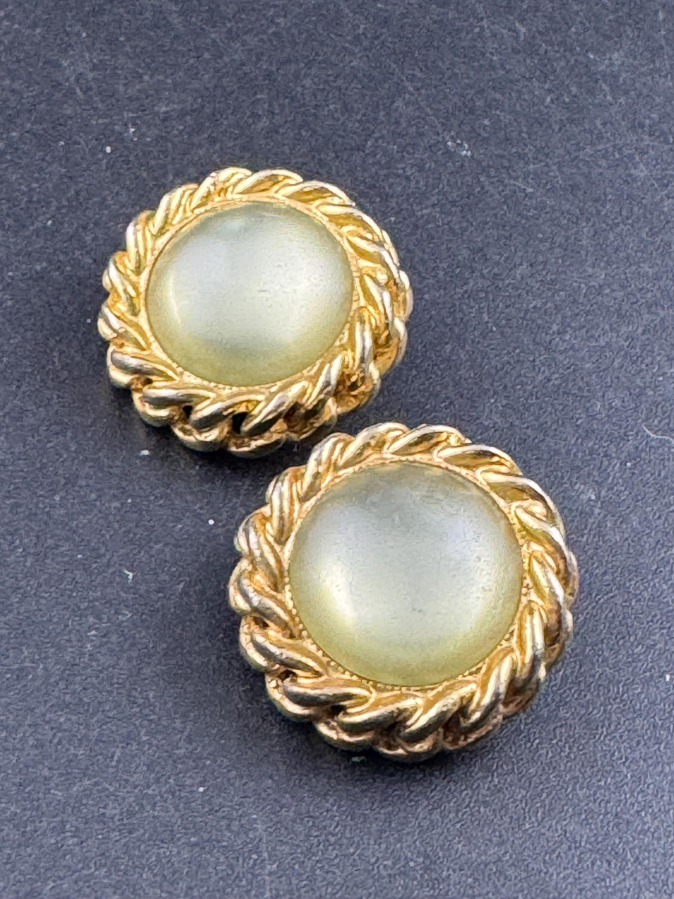 Vintage Chain link rope edge round light green acrylic dome clip on earrings
