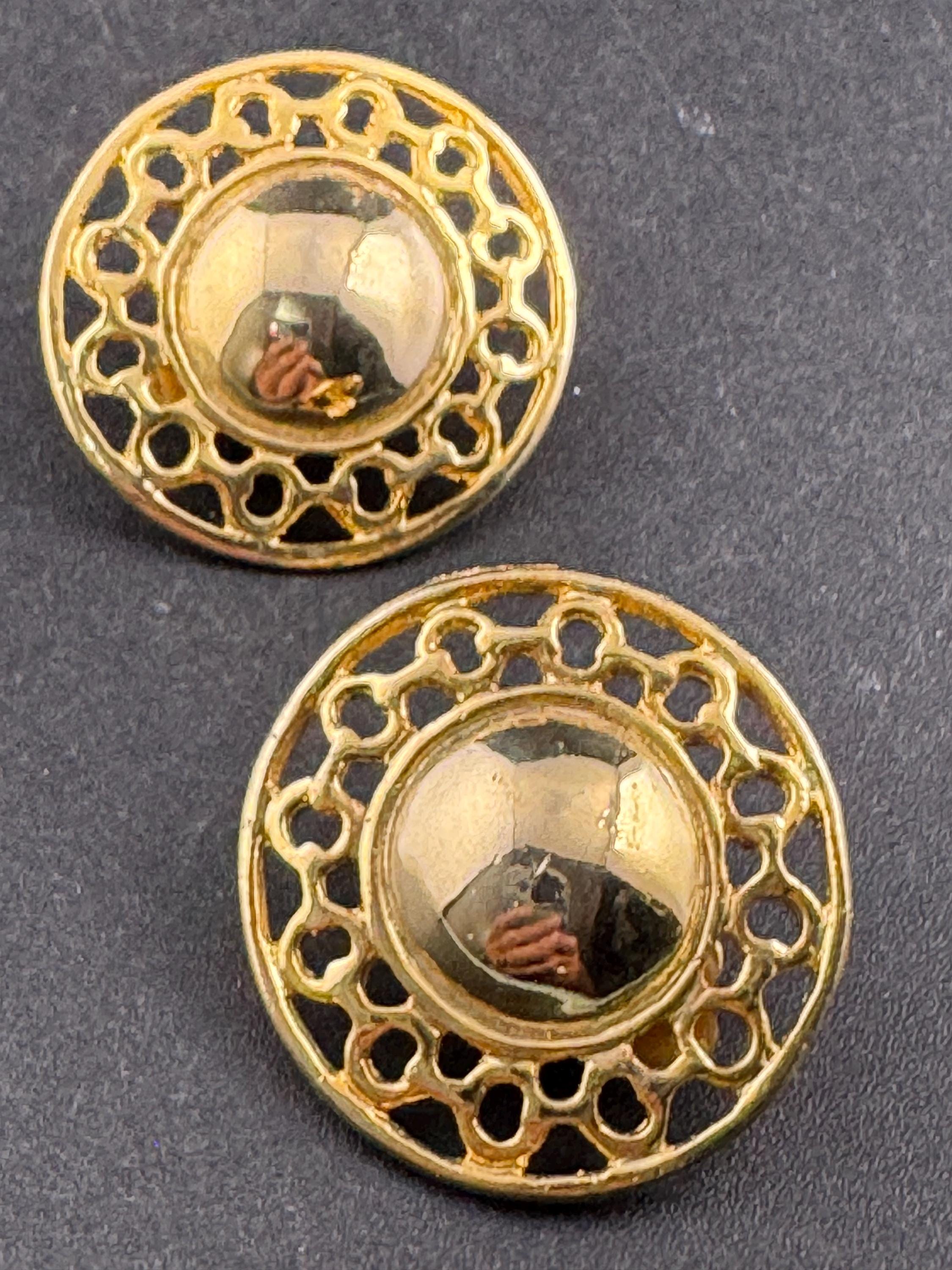 Vintage chain link domed disc clip on earrings, oversized gold tone