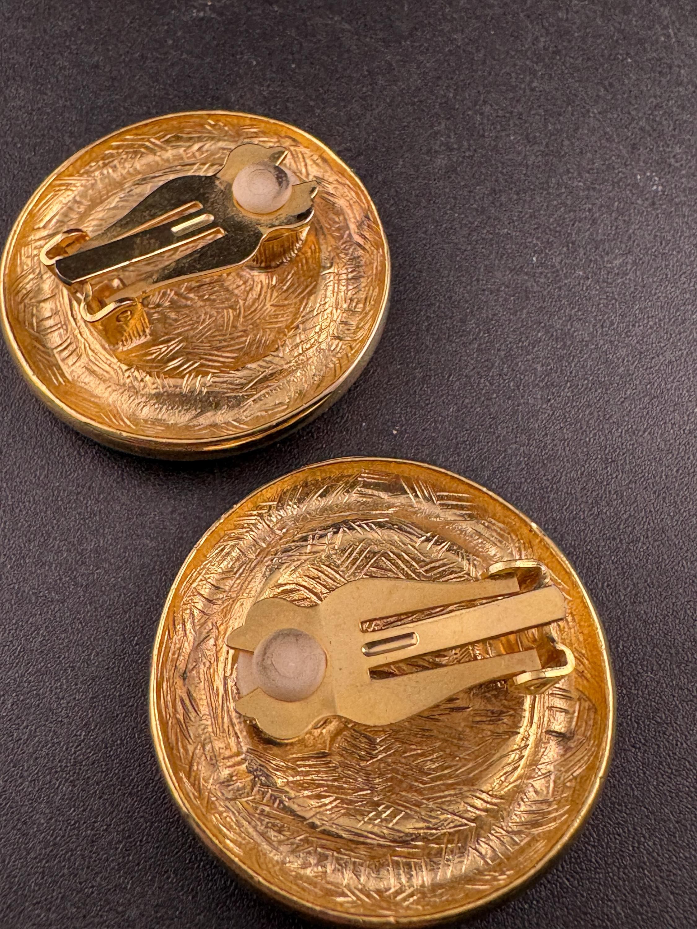 Large 3cm round disc clip on earrings, Vintage gold tone