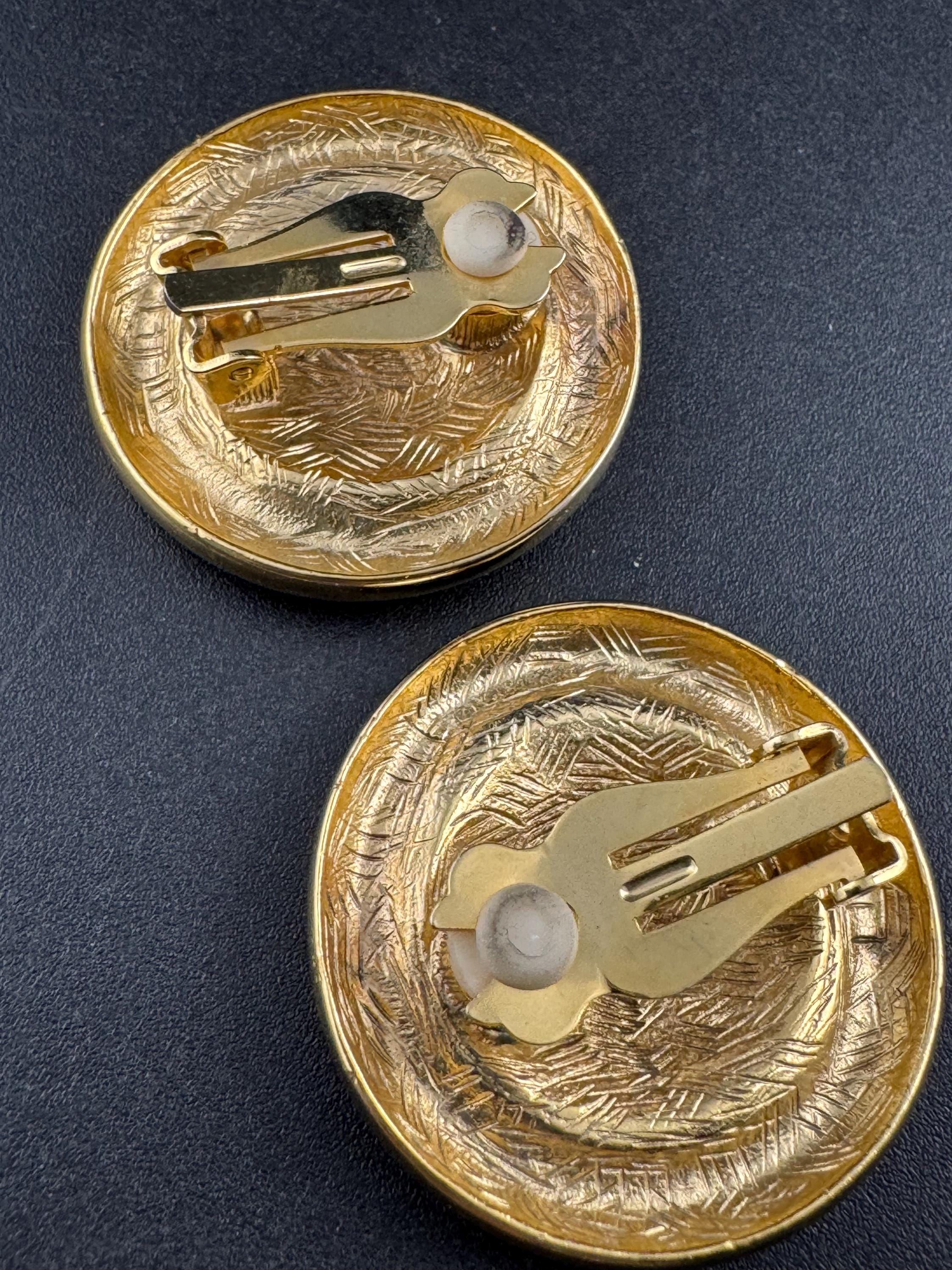 Large 3cm round disc clip on earrings, Vintage gold tone