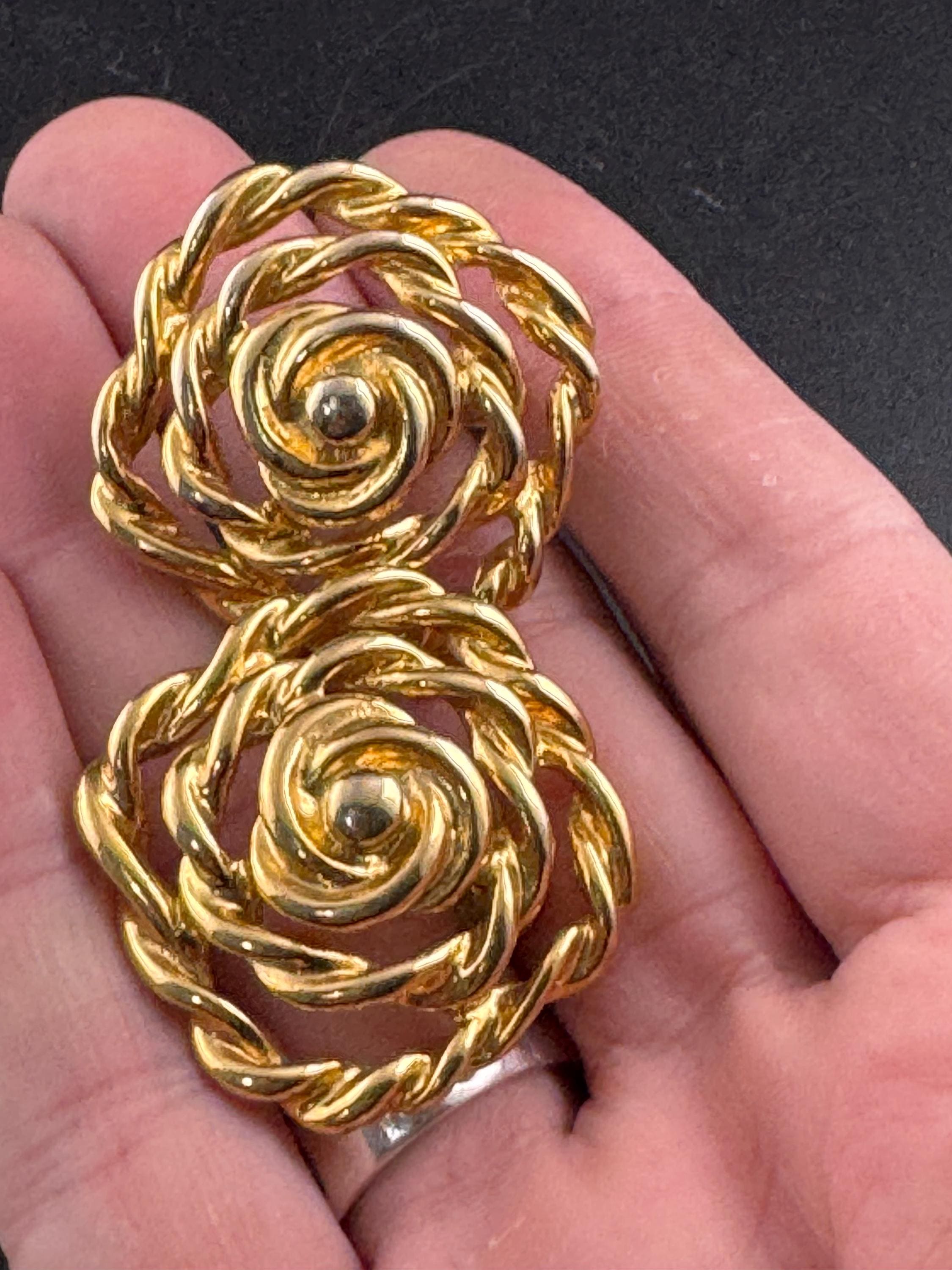 Vintage gold tone rope twist swirl  stud earrings for pierced ears