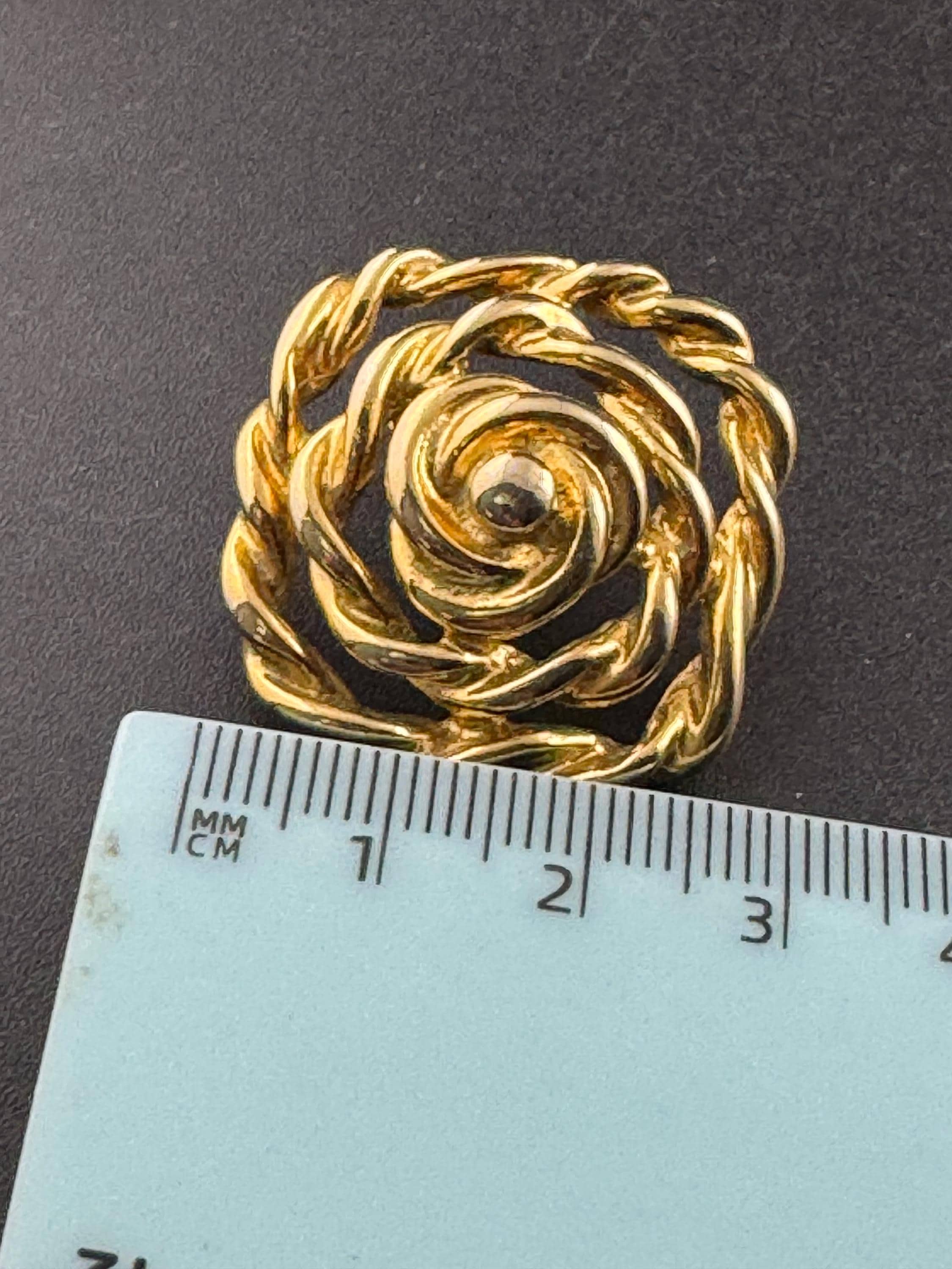 Vintage gold tone rope twist swirl  stud earrings for pierced ears
