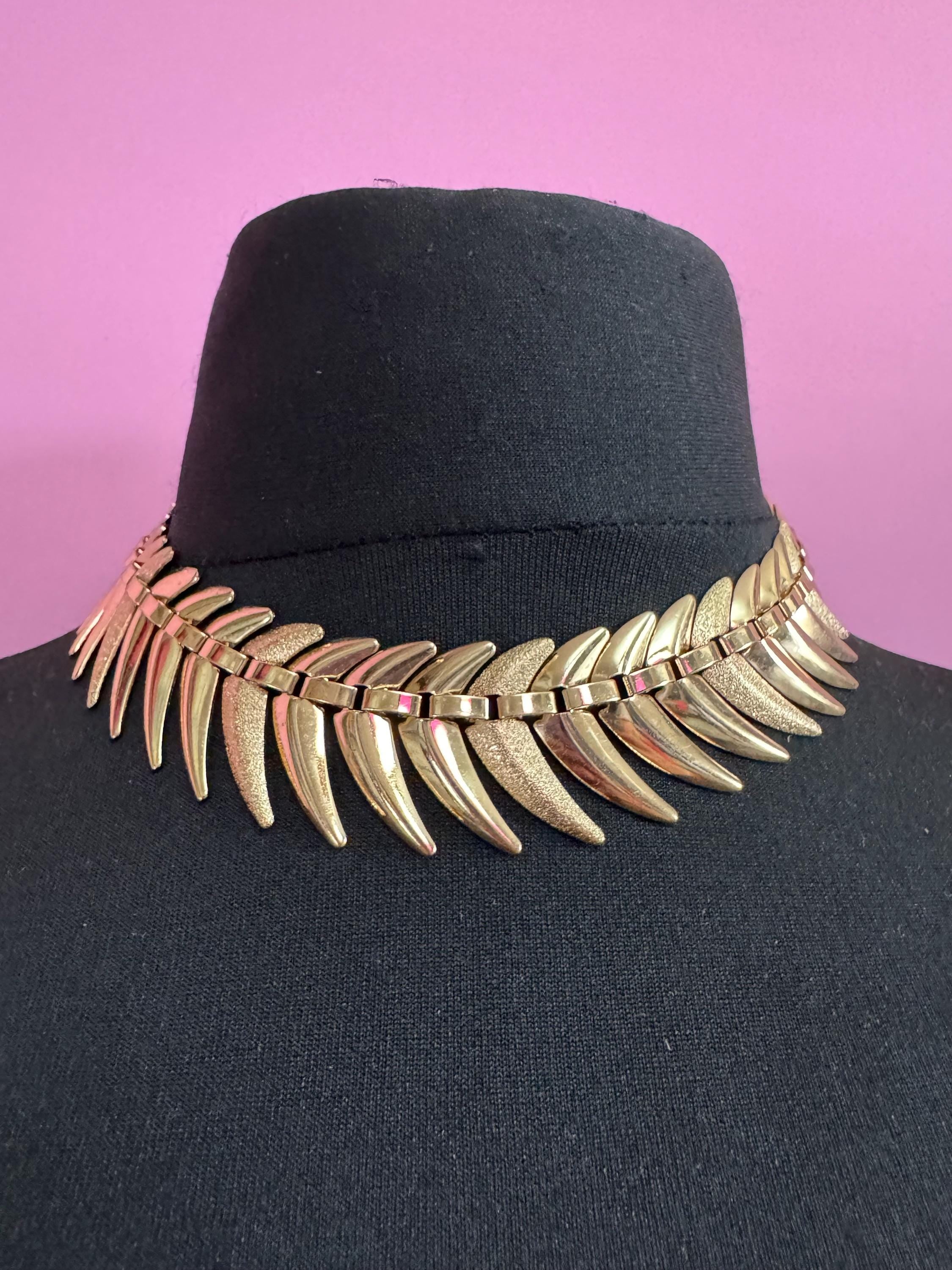 Vintage Gold Tone Chevron Choker Necklace - 44 x 3cm