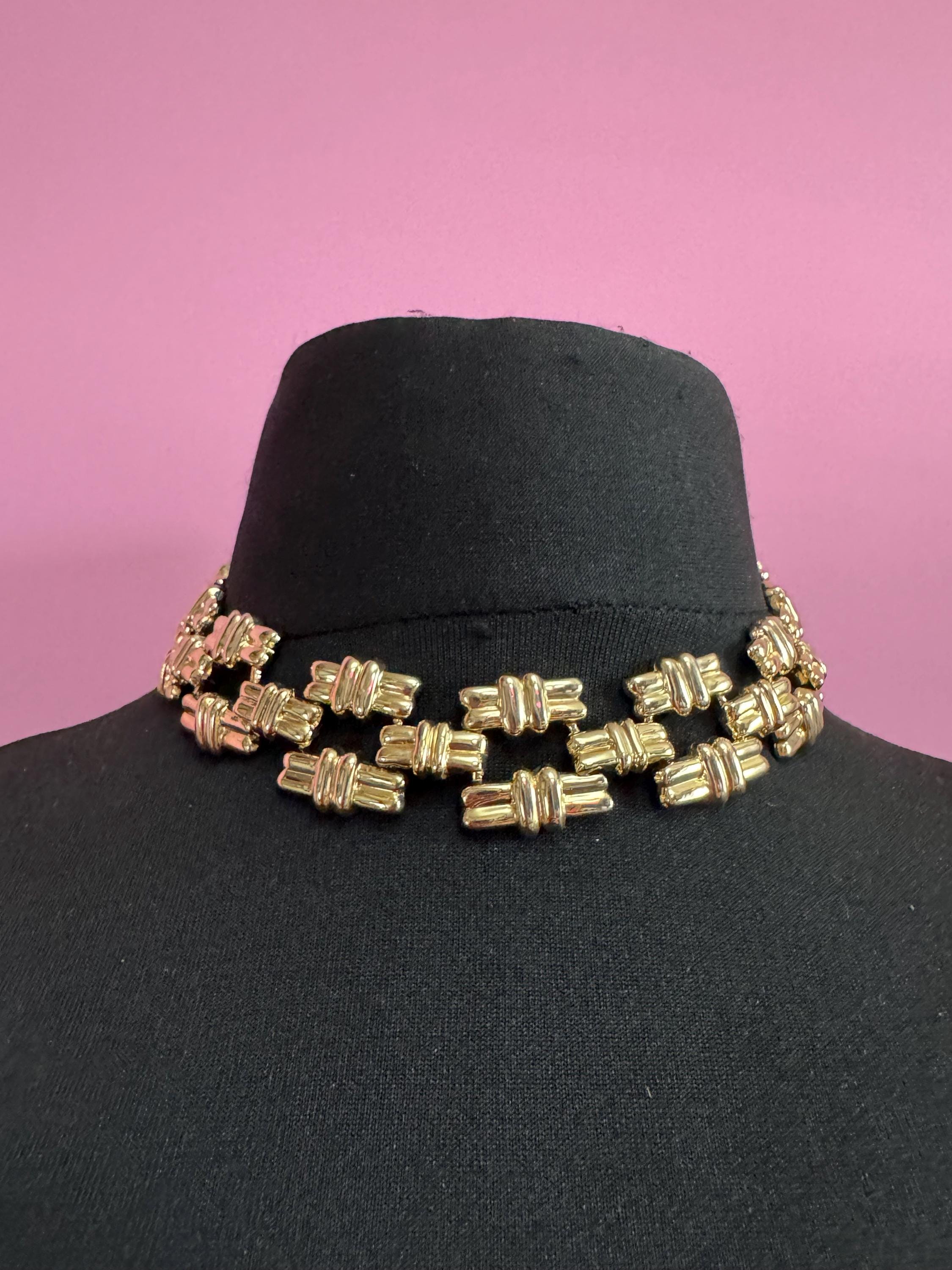 Vintage substantial 1980s wide textured cable link chunky gold tone choker necklace 42cm