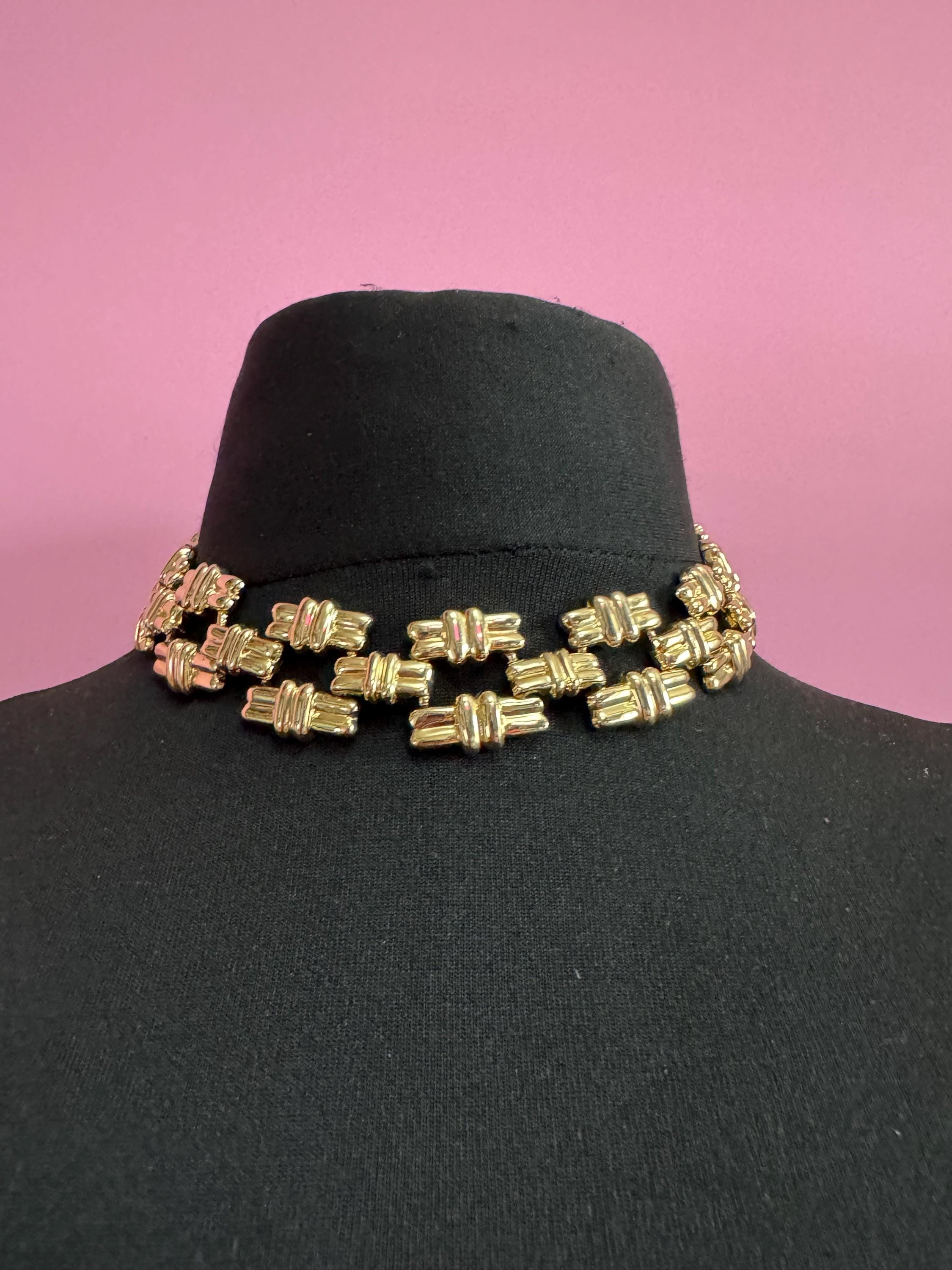 Vintage substantial 1980s wide textured cable link chunky gold tone choker necklace 42cm