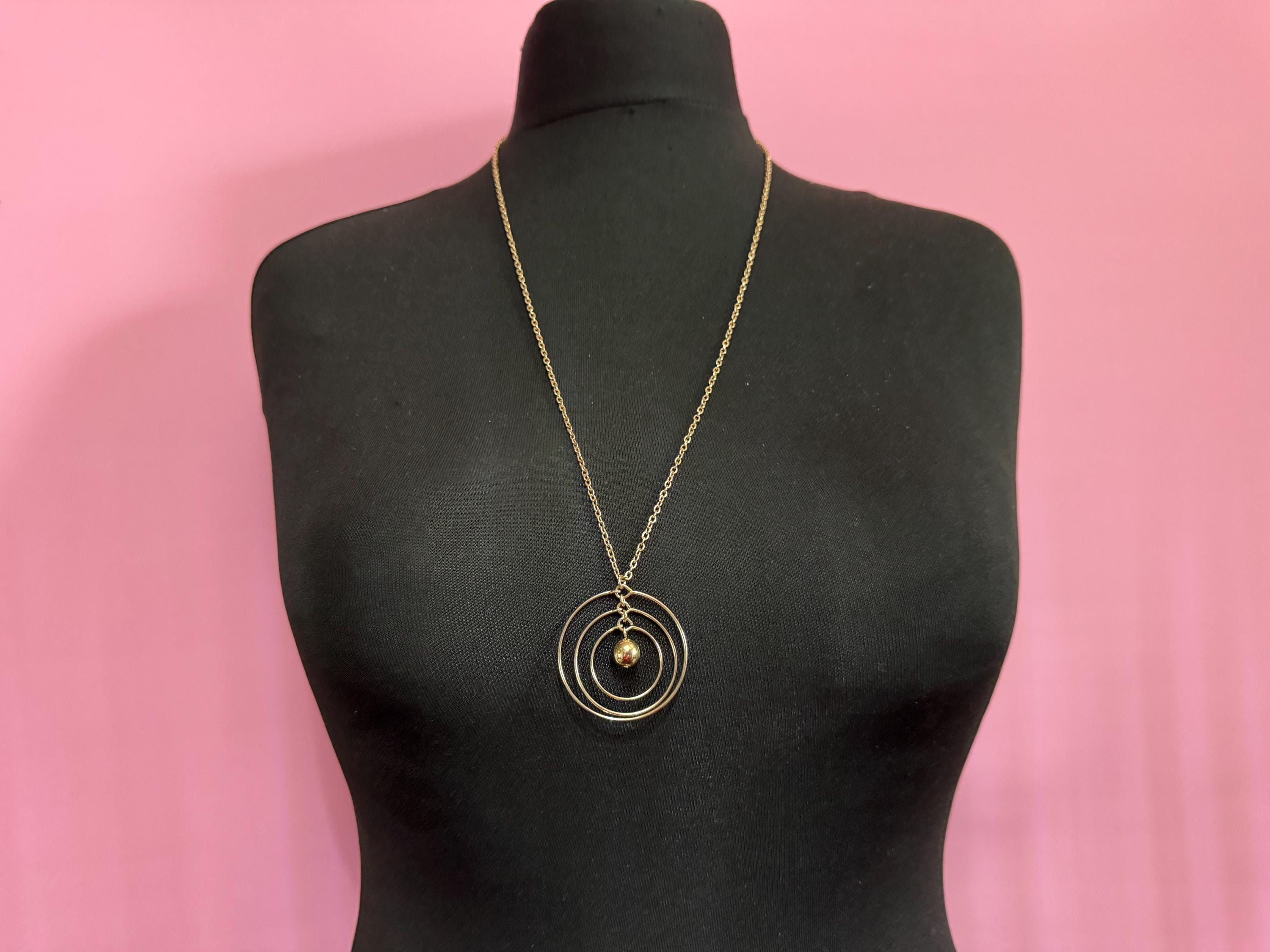 Signed Sarah Coventry orbit pendant chain necklace , gold tone 1970s vintage