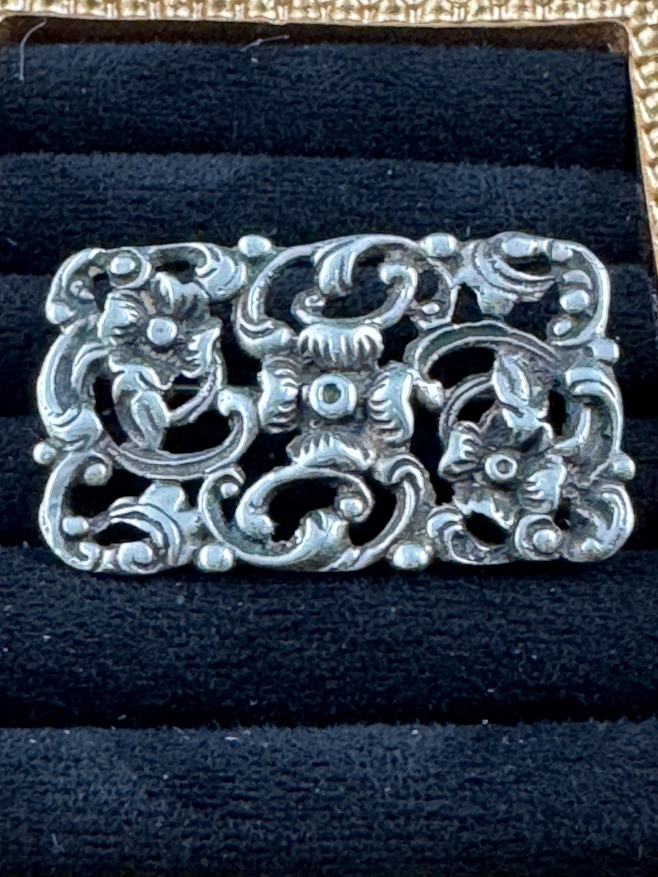 5.2gms Antique 835 grade continental silver art nouveau floral brooch