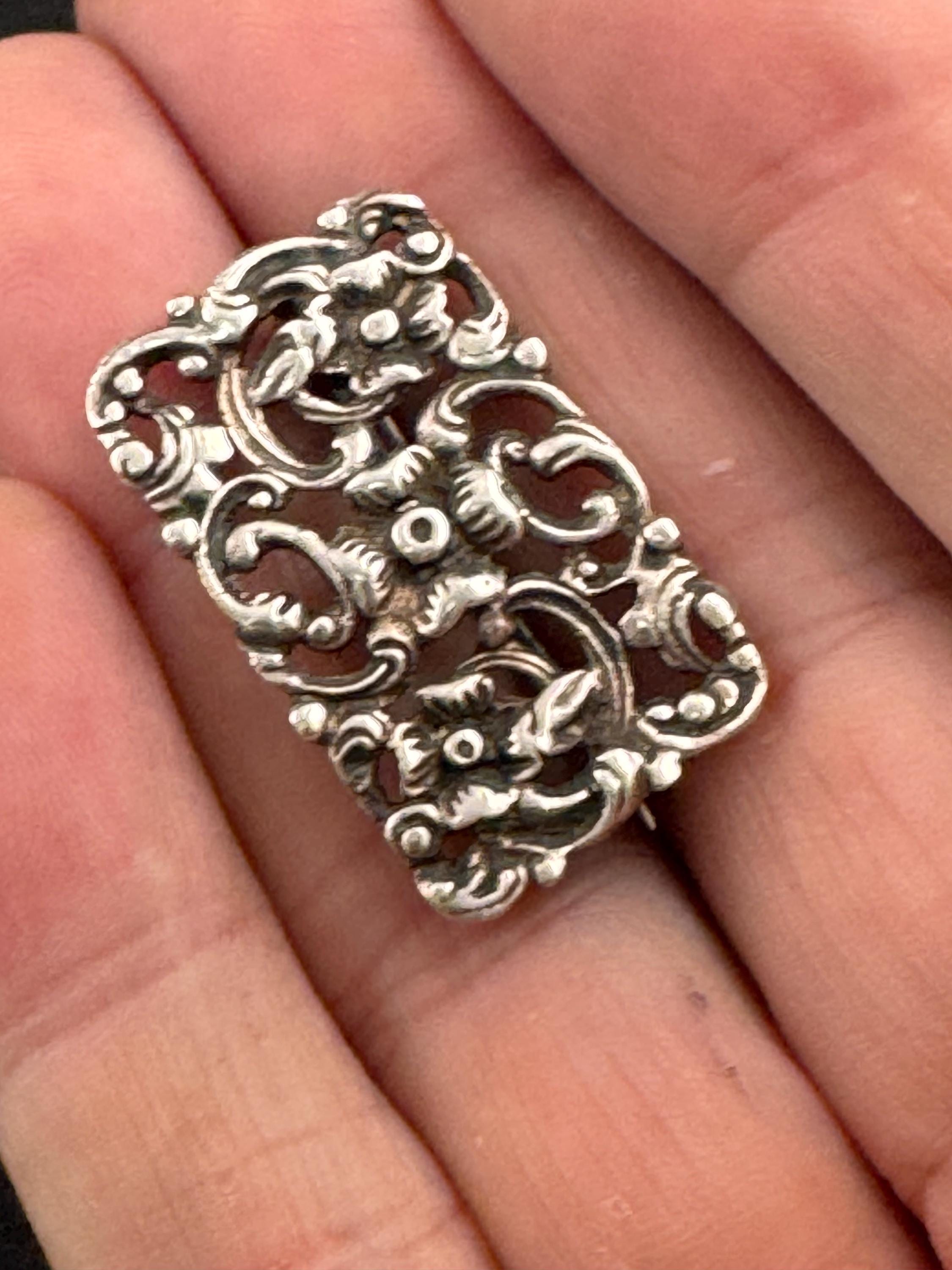 5.2gms Antique 835 grade continental silver art nouveau floral brooch