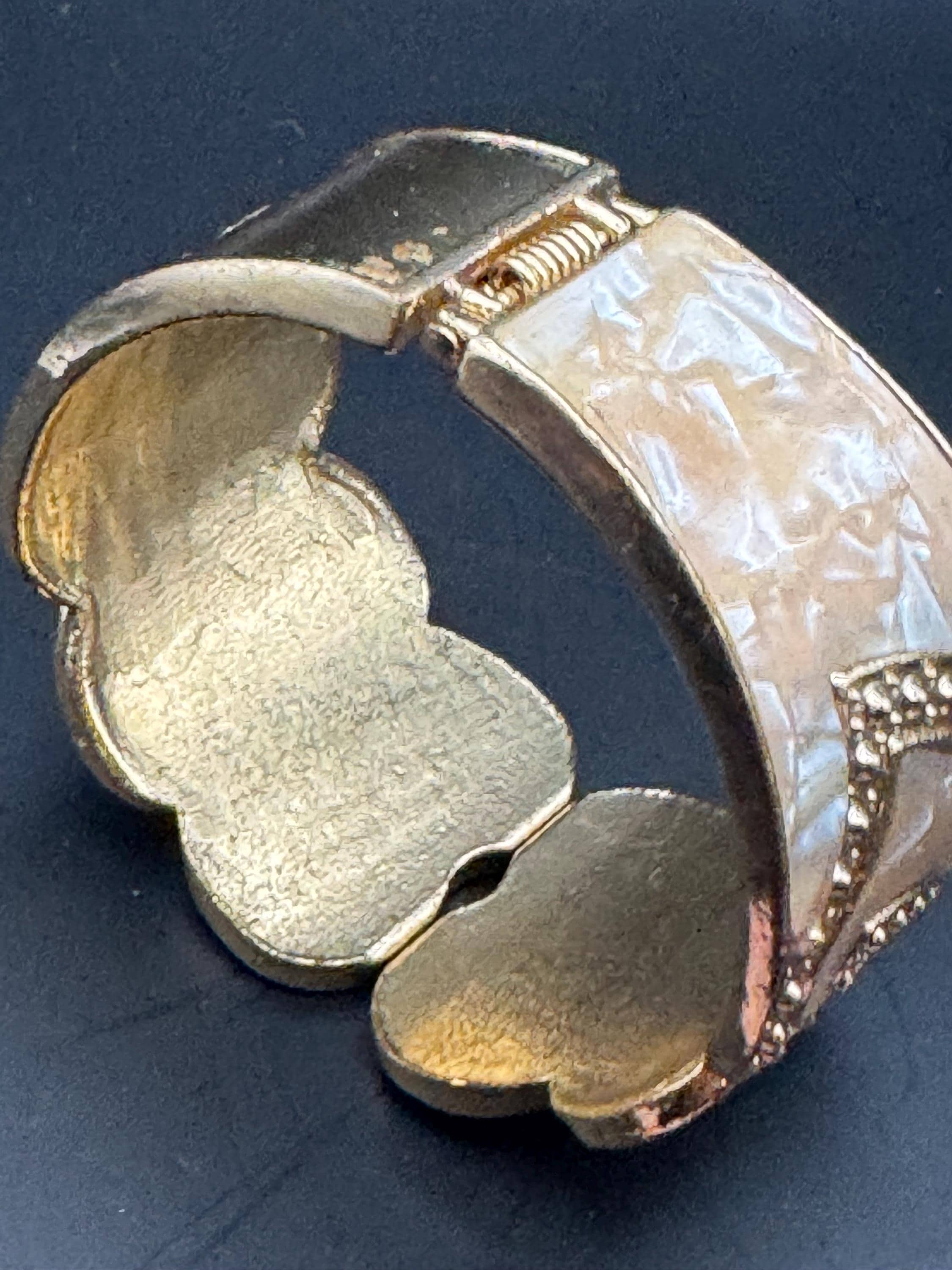 Retro cream enamel rhinestone heart Clamper Bangle Bracelet.