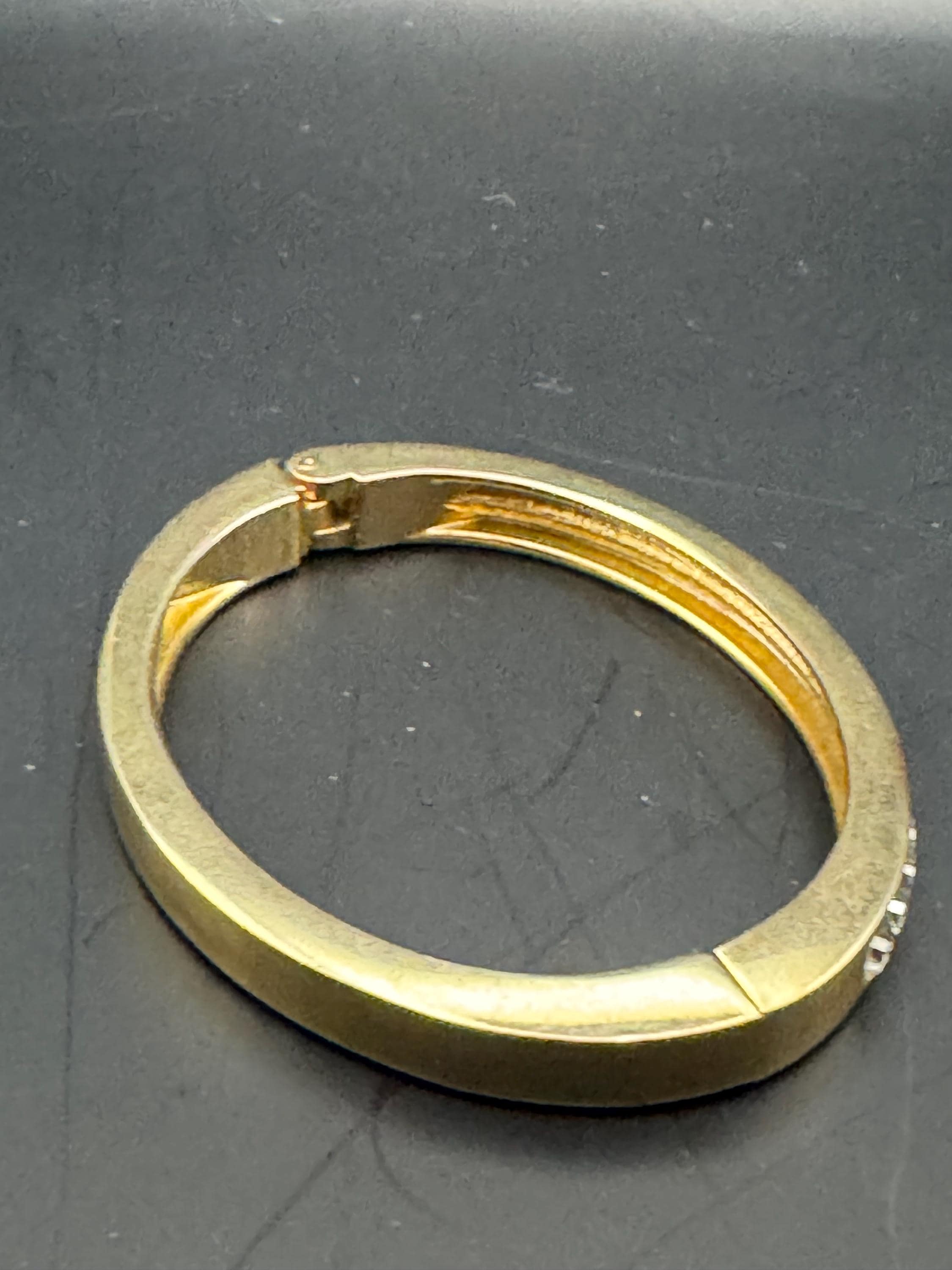 Retro clear diamanté hinged channel set crystal bangle