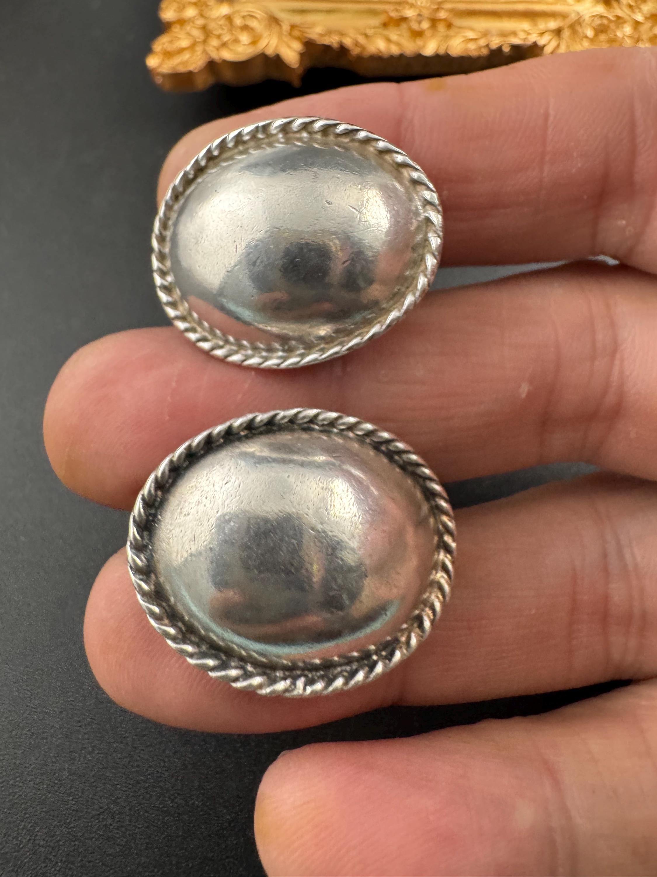 Vintage oval domed clip on earrings, chunky 15.2 grams , tested 925 silver