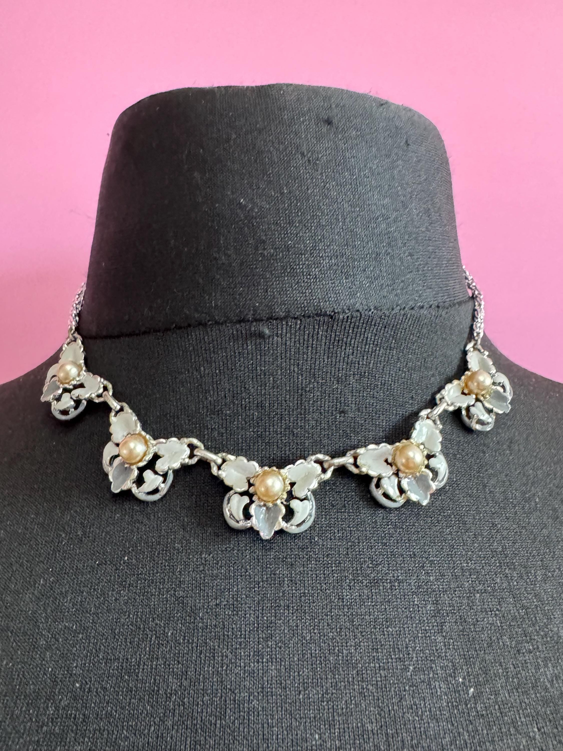 Vintage Hollywood grey enamel & pearl Jewellery Set. Necklace and bracelet silver tone 50s