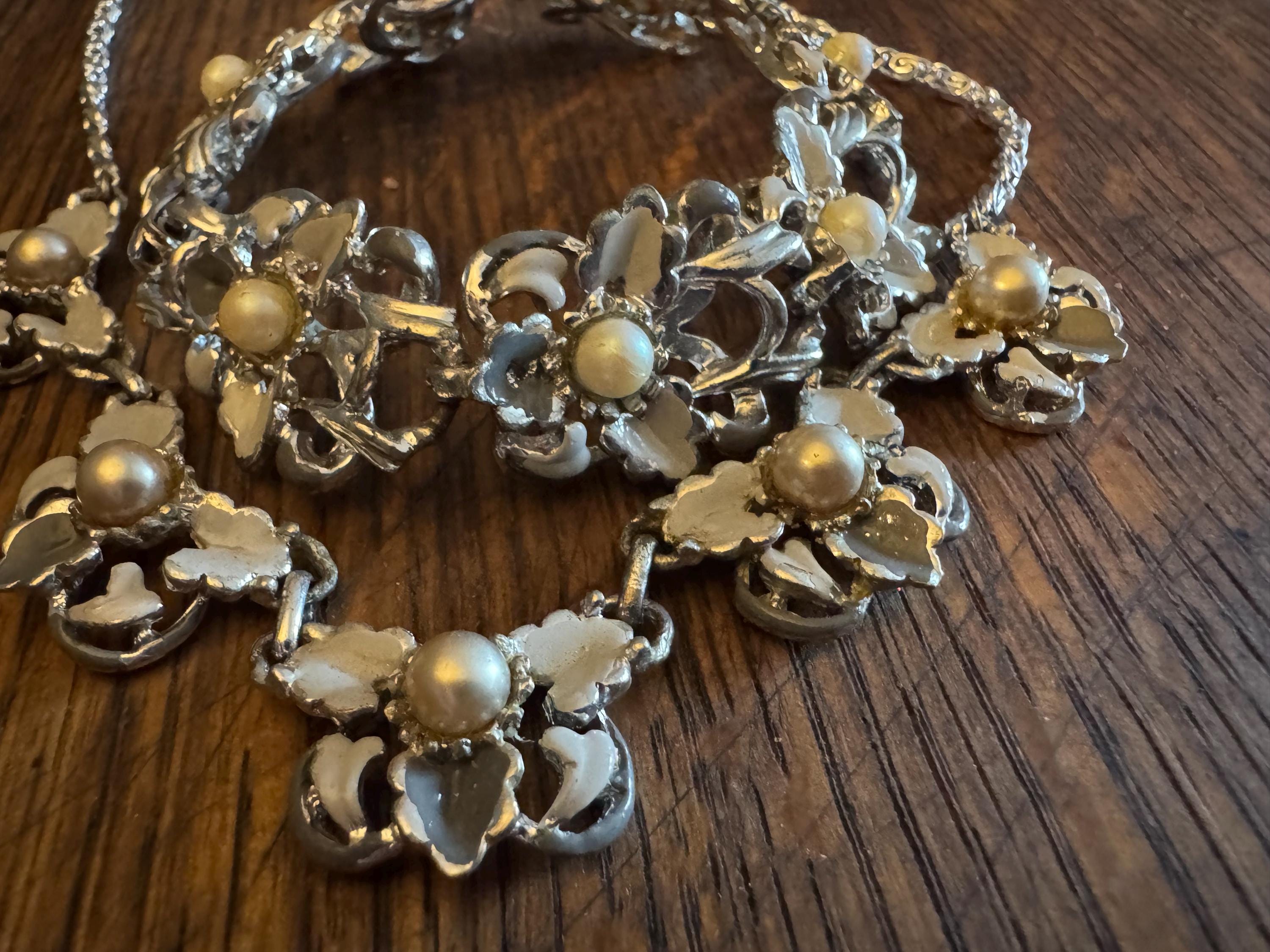 Vintage Hollywood grey enamel & pearl Jewellery Set. Necklace and bracelet silver tone 50s