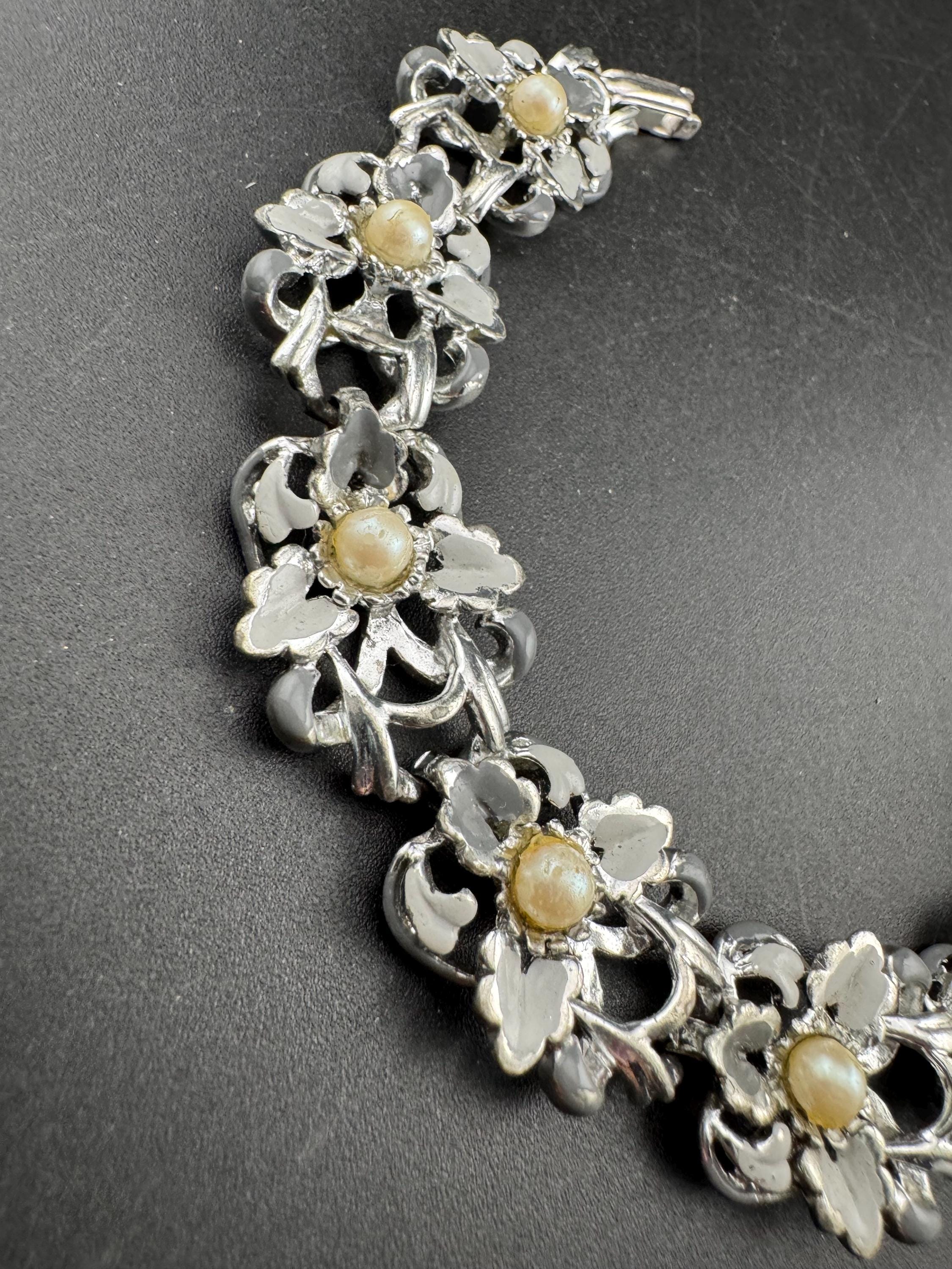 Vintage Hollywood grey enamel & pearl Jewellery Set. Necklace and bracelet silver tone 50s