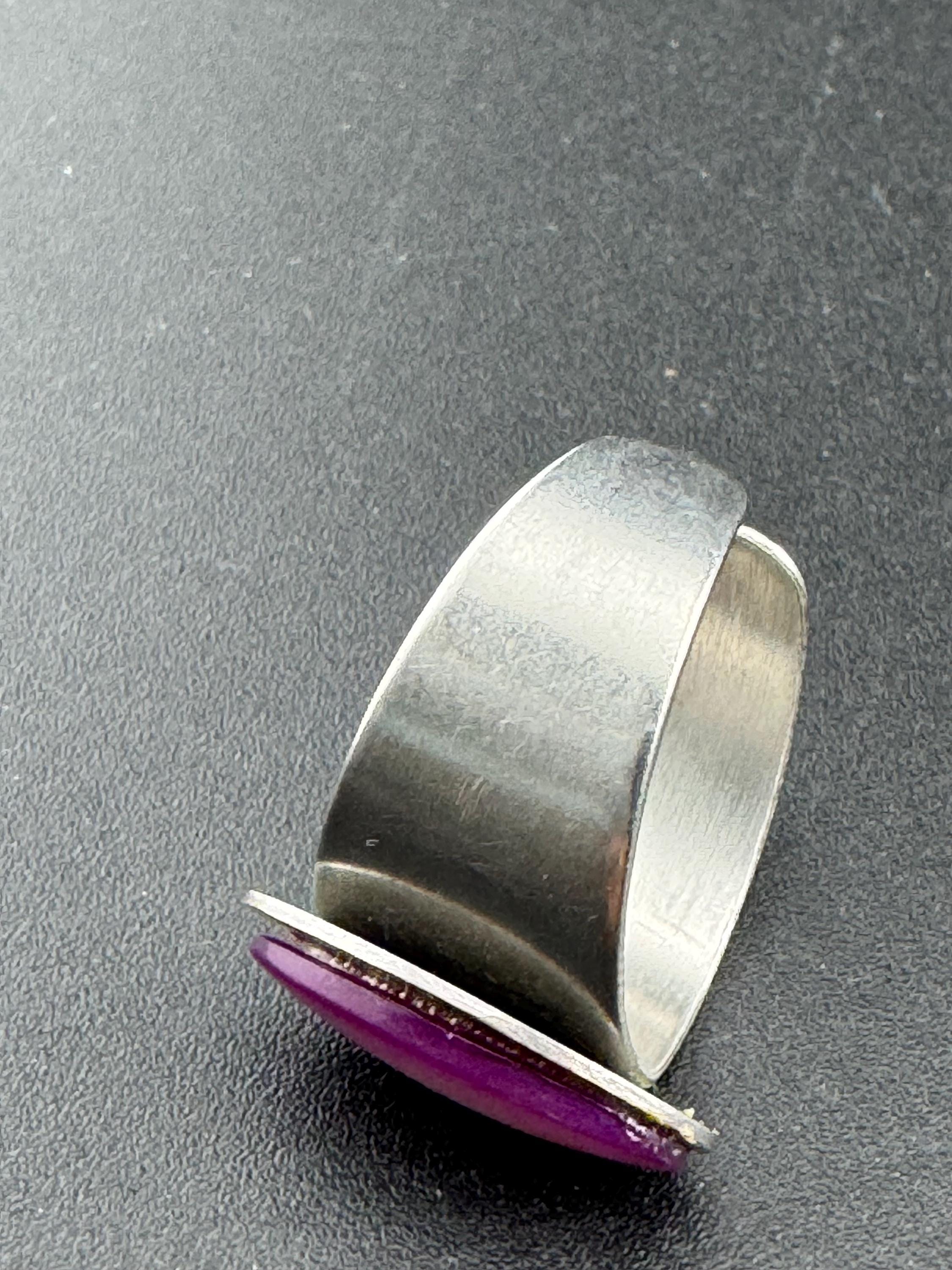 1970s stainless steel adjustable ring, set with pink shell cabochon, vintage