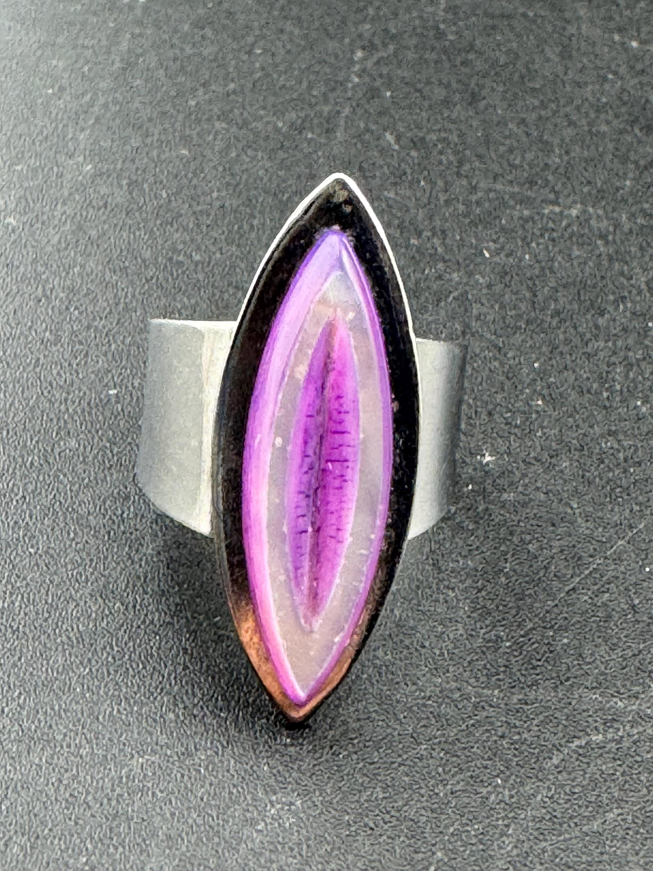 1970s stainless steel adjustable ring, set with pink purple shell cabochon, vintage