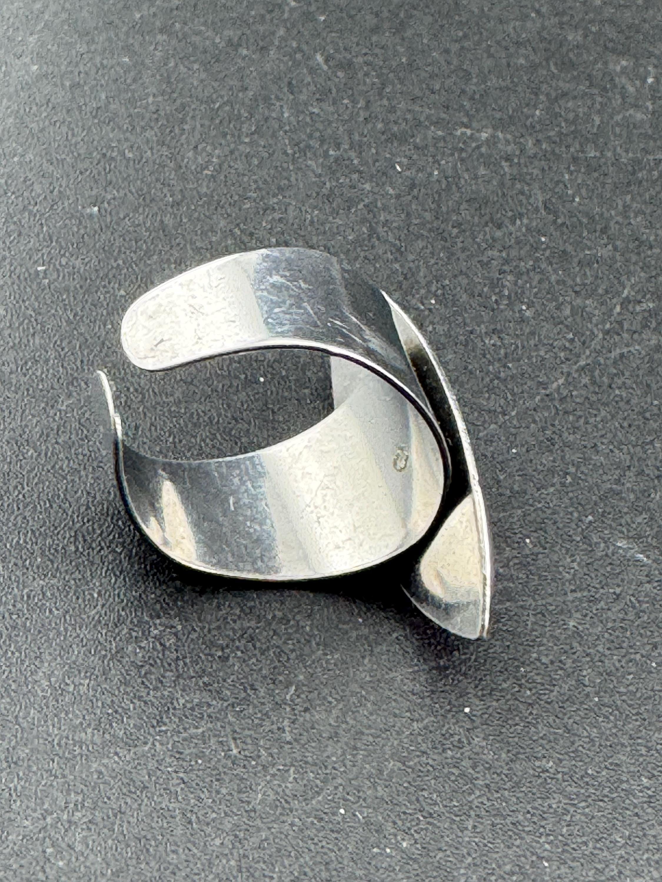 1970s stainless steel adjustable ring, set with pink purple shell cabochon, vintage