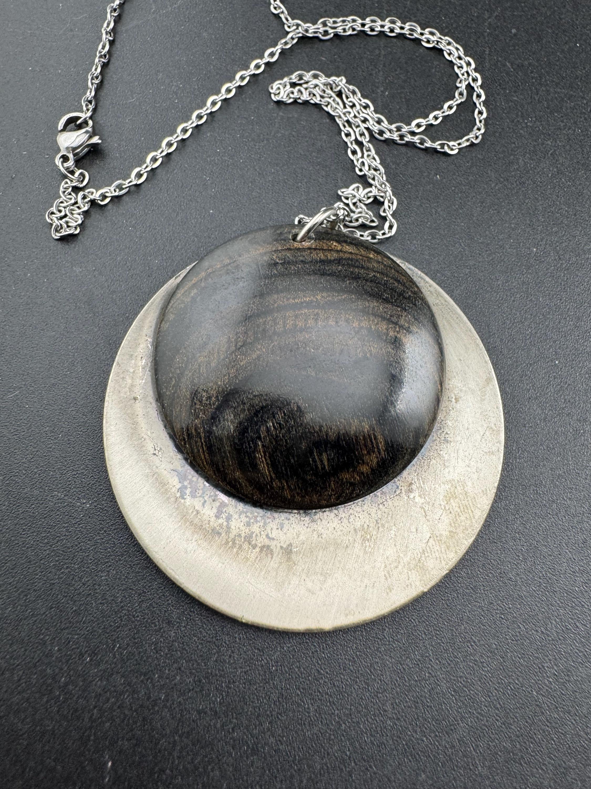 Signed Sheffield stainless brown wooden pendant necklace, Vintage 1970s