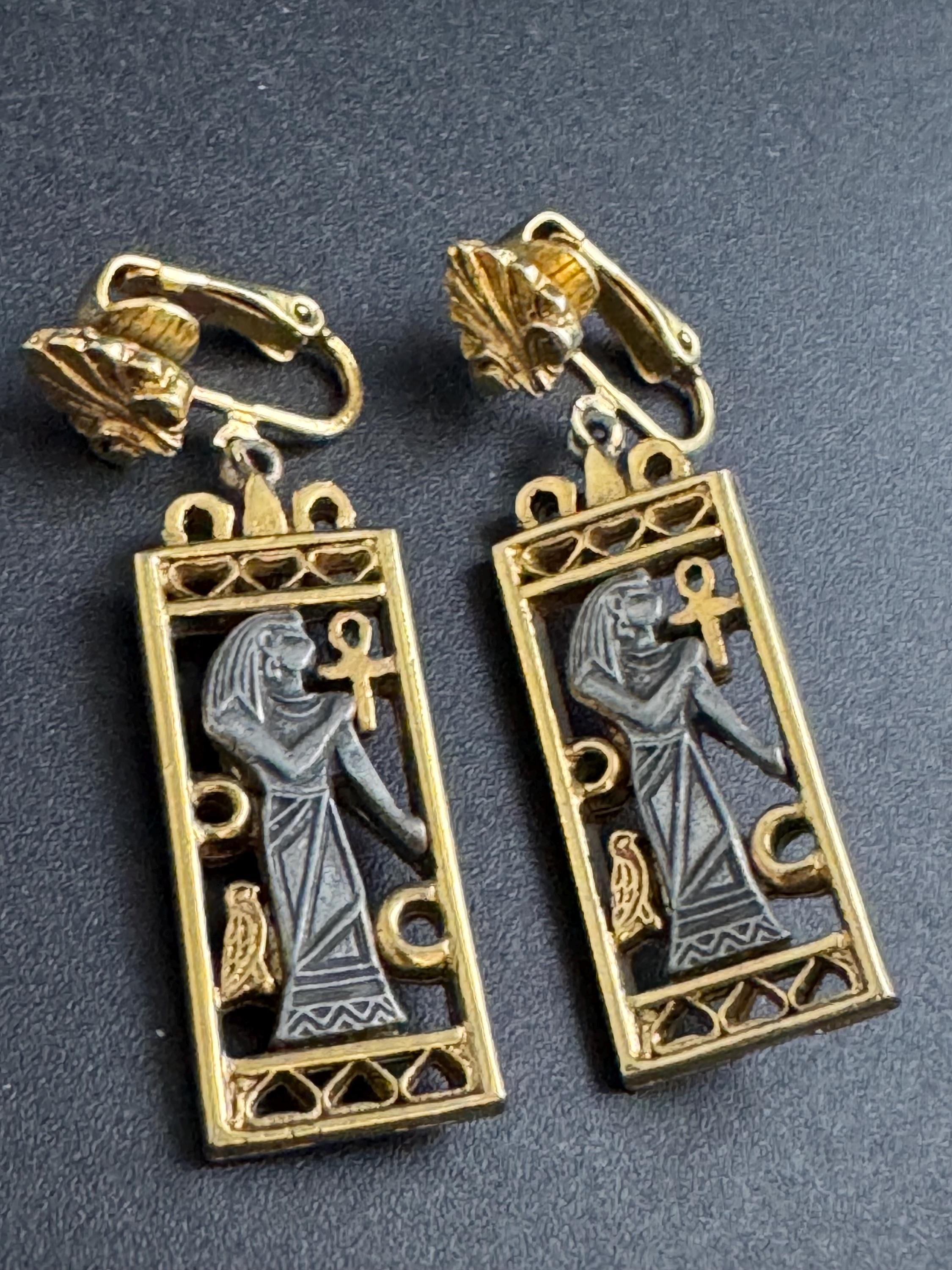 Vintage @ART egyptian revival drop clip on earrings, signed arthur pepper  Gold tone