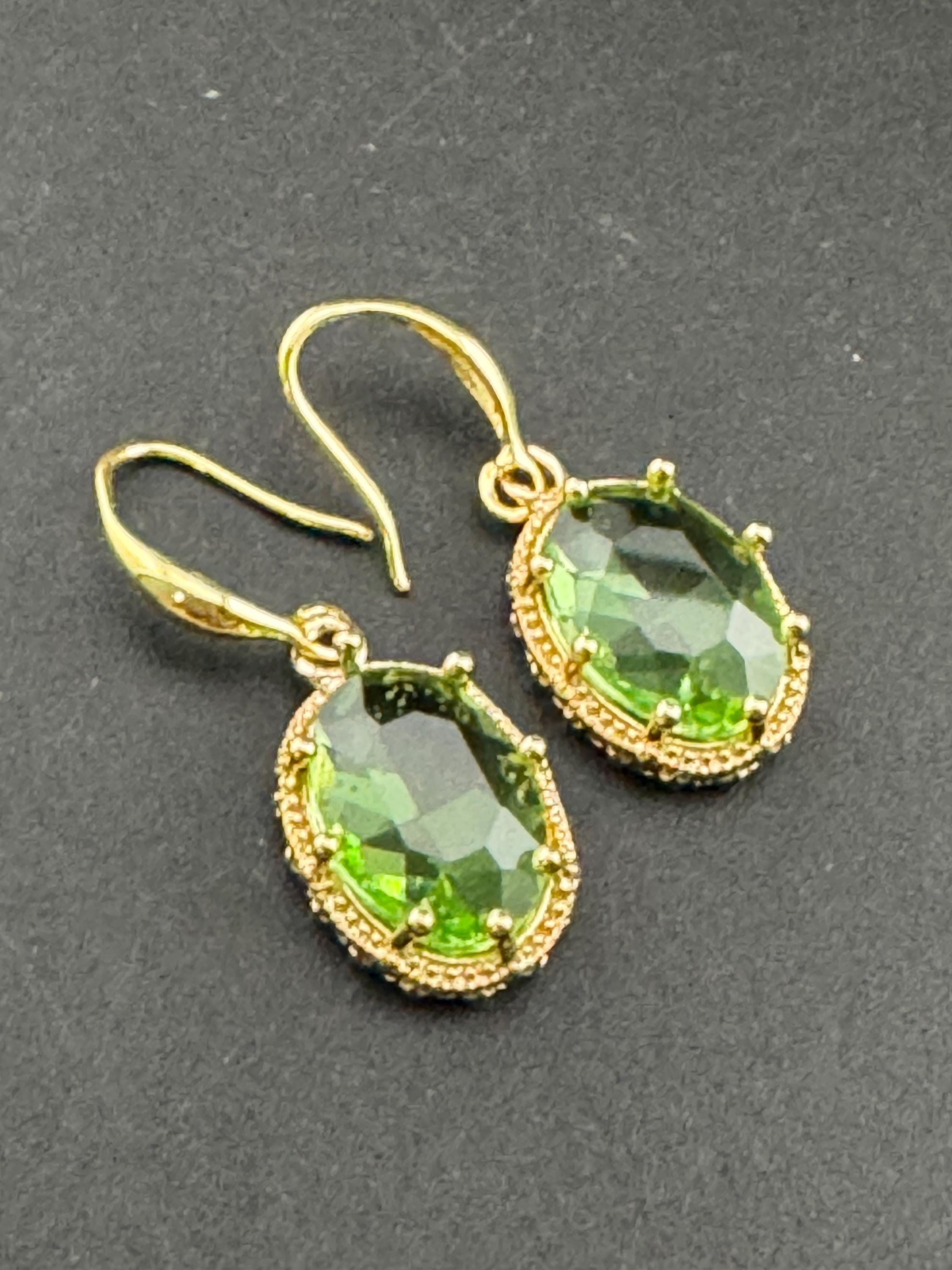 Light green oval glass drop earrings, 18k gold plated