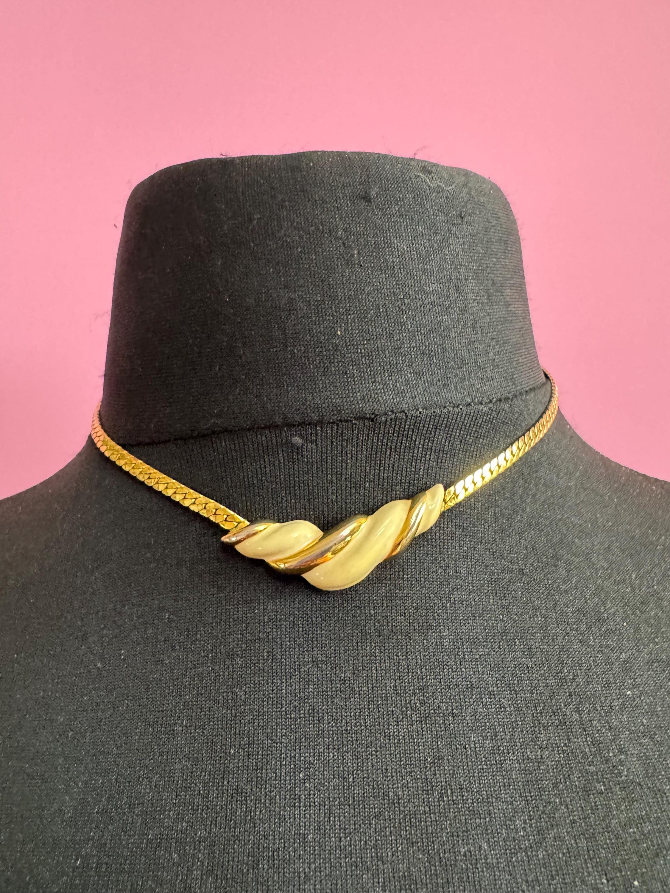 Signed NAPIER cream Enamel Choker: Vintage Gold Tone chain necklace