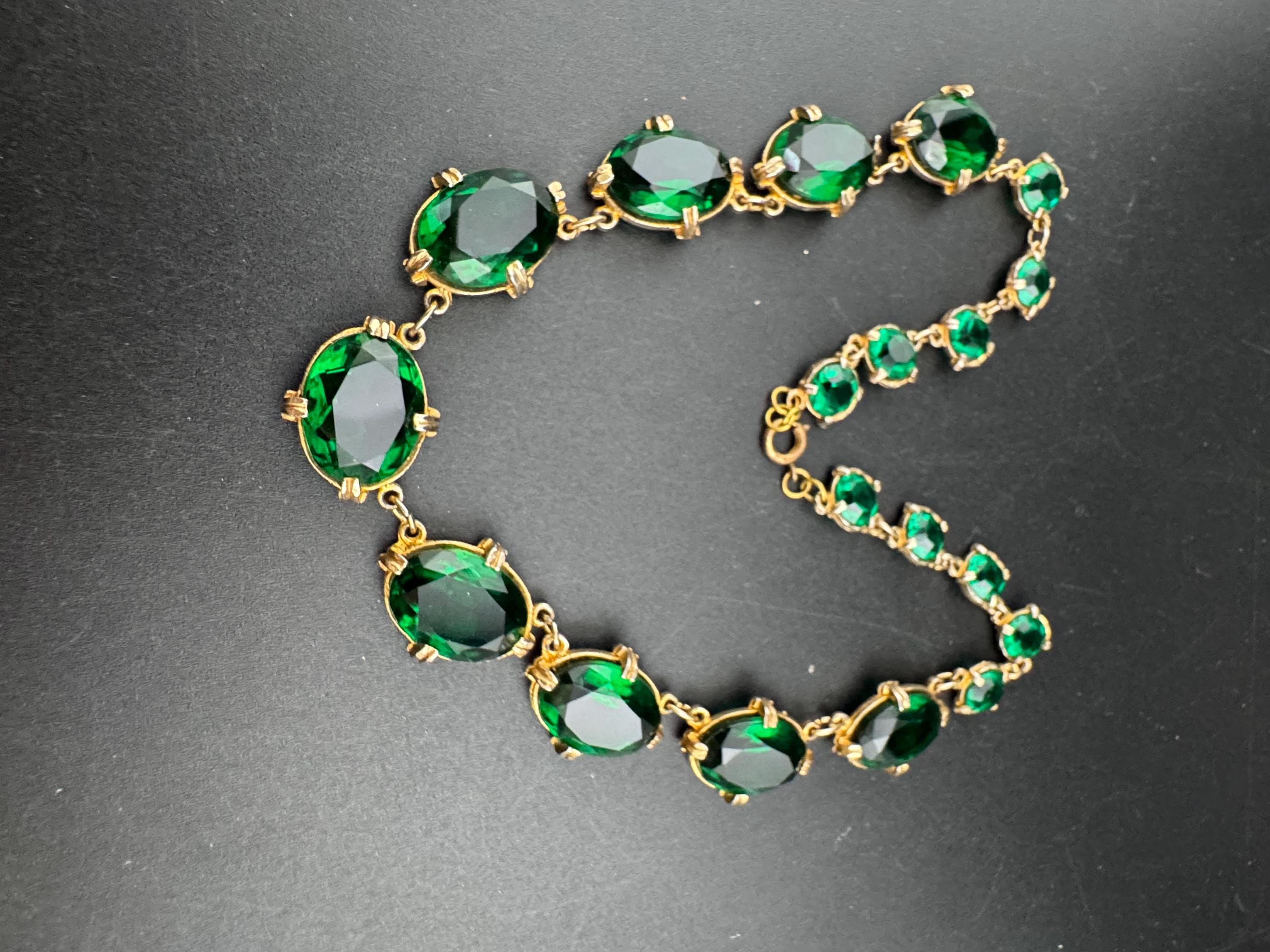 Vintage emerald green chunky glass cabochon necklace, gold tone 1960s