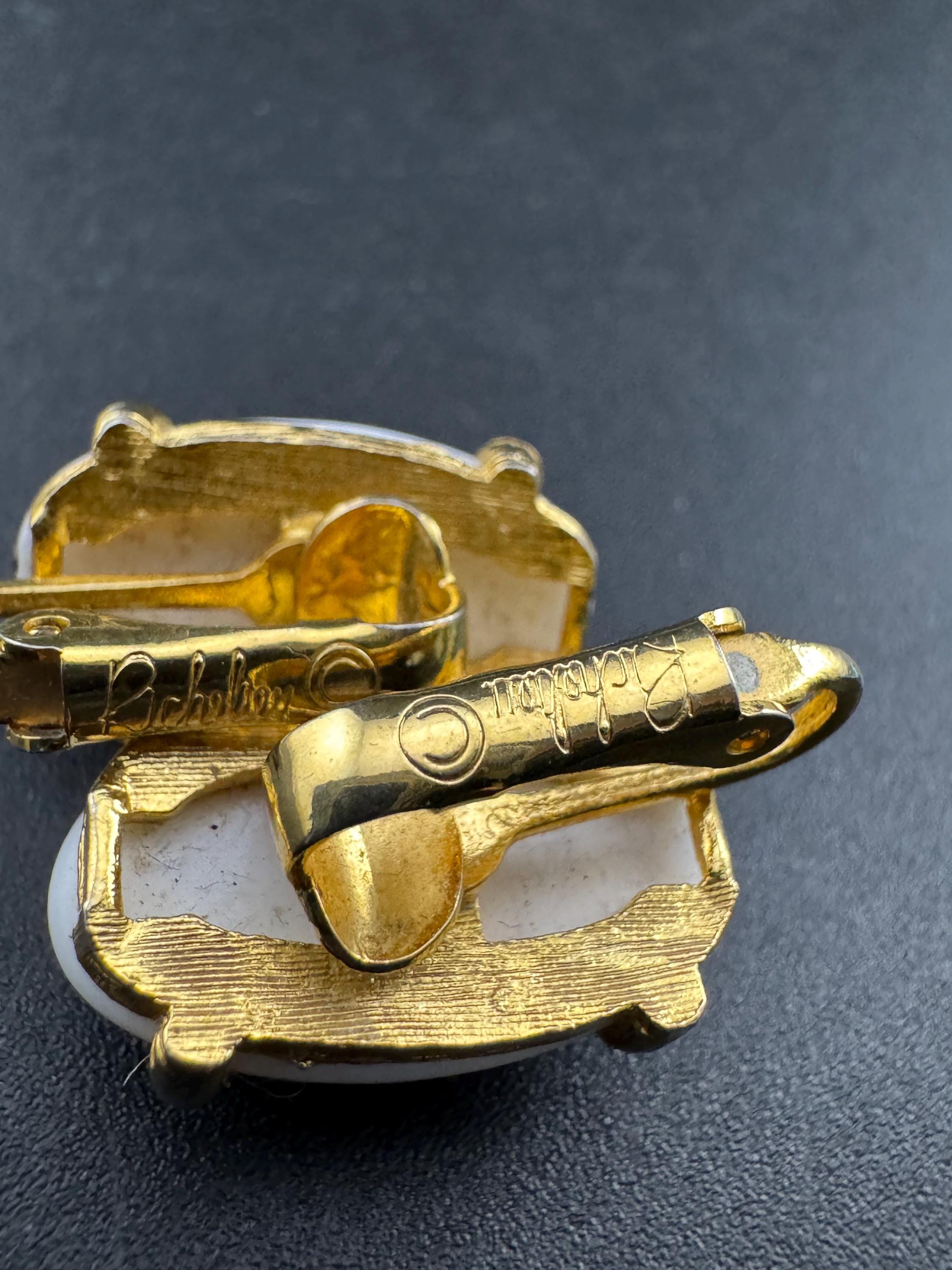 Signed RICHELIEU Vintage white oval clip on earrings, signed