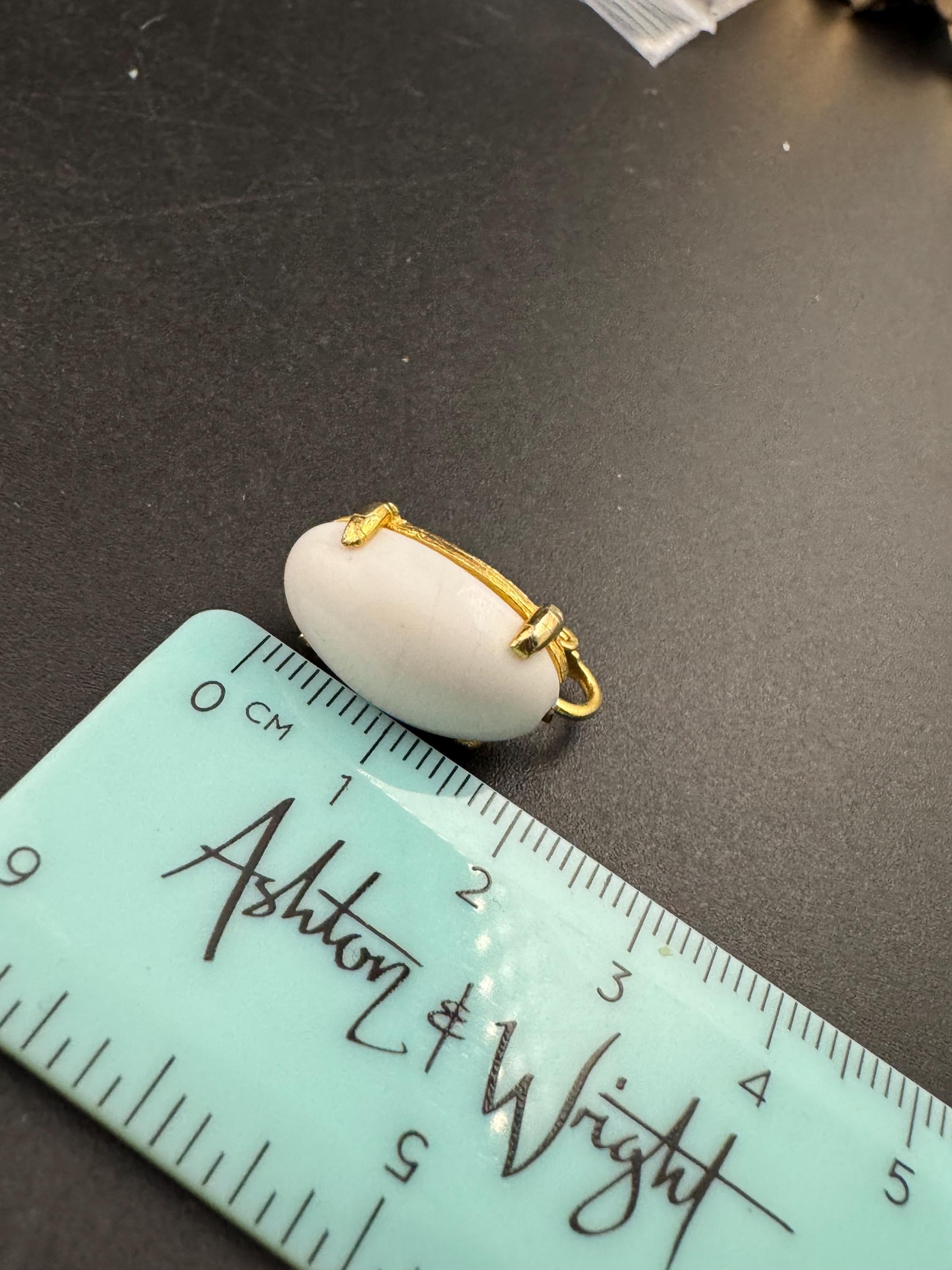 Signed RICHELIEU Vintage white oval clip on earrings, signed