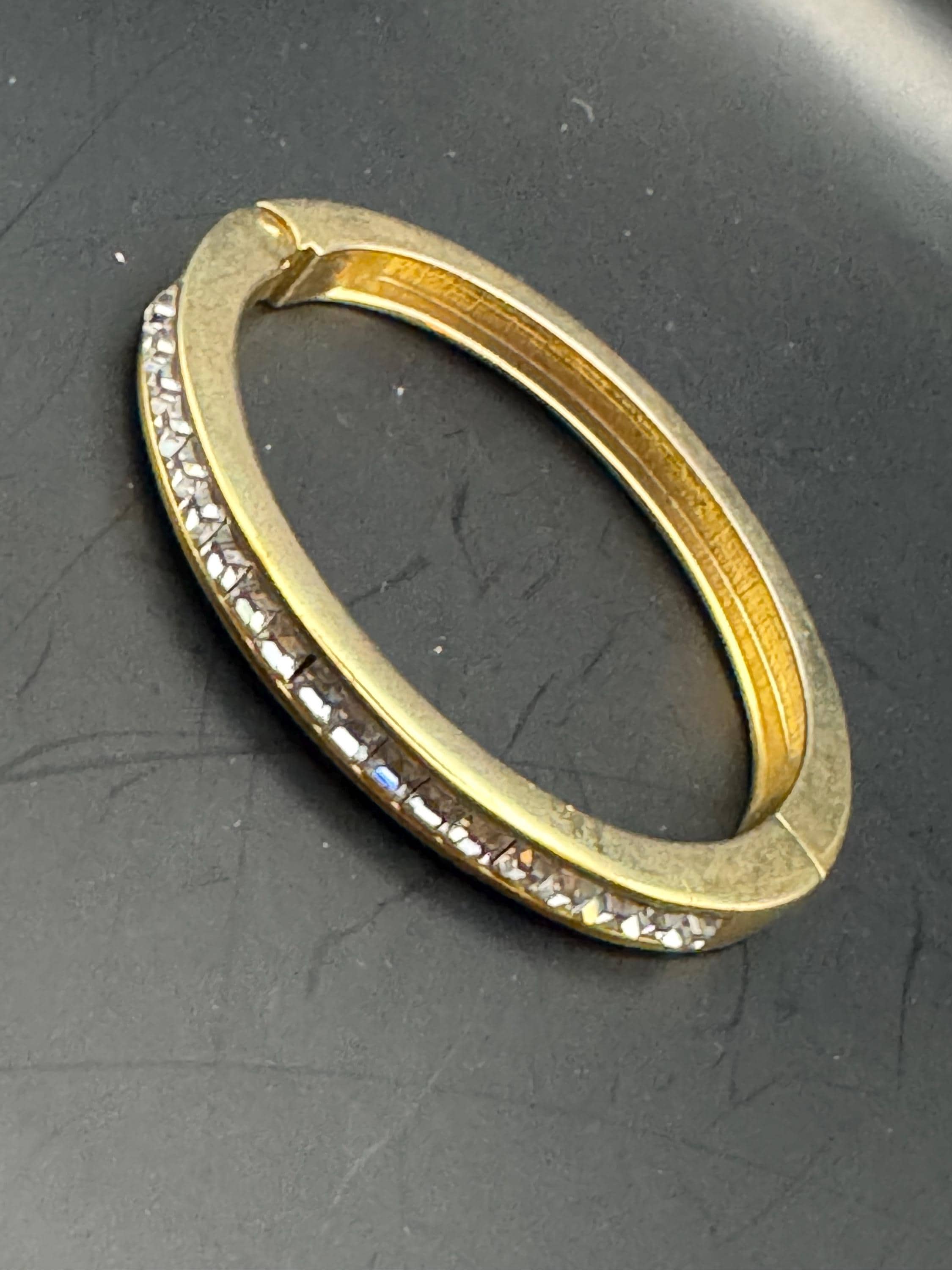 Retro clear diamanté hinged channel set crystal bangle