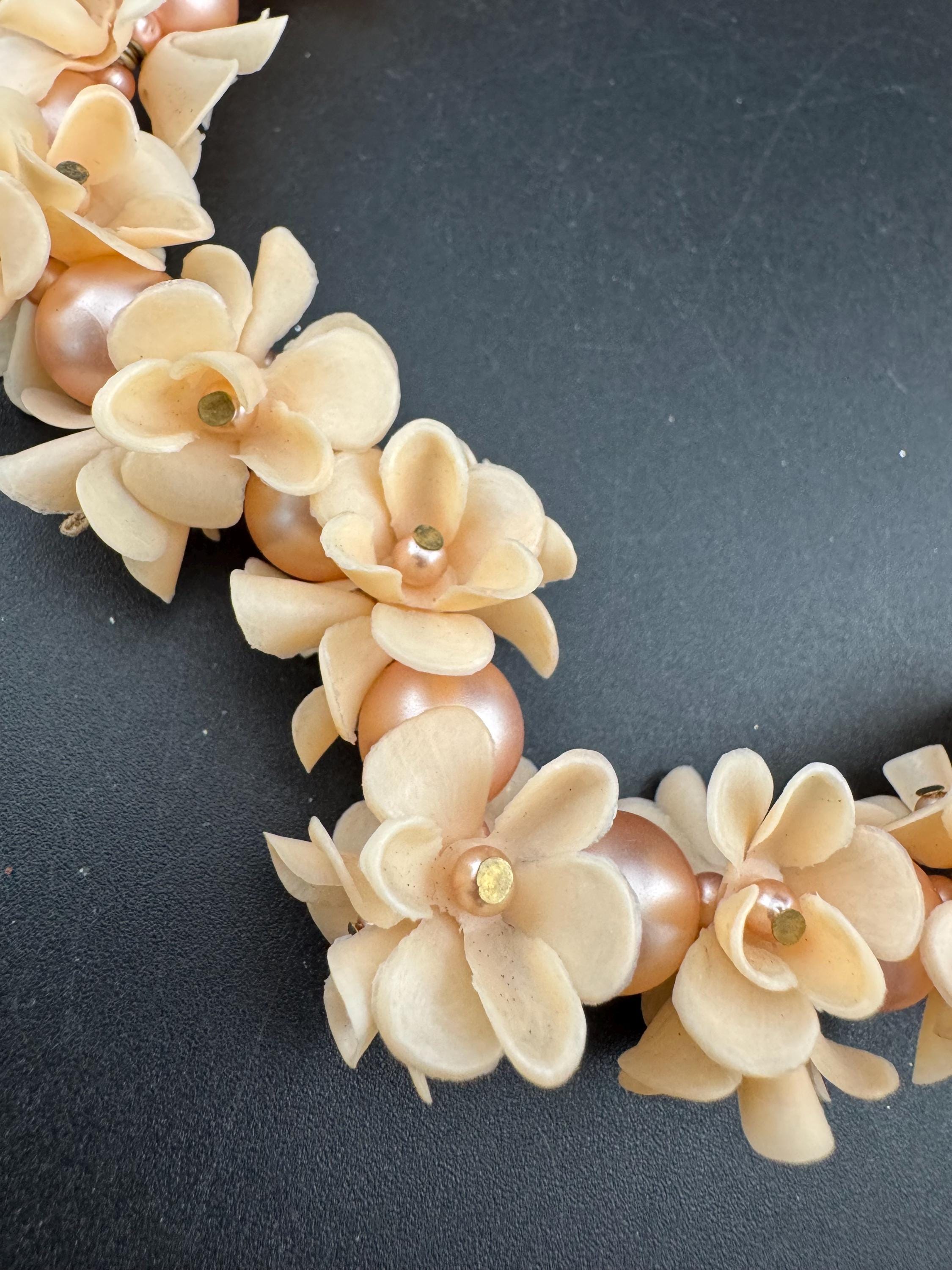 Mid century peach pearl floral long necklace, 1950s early plastic
