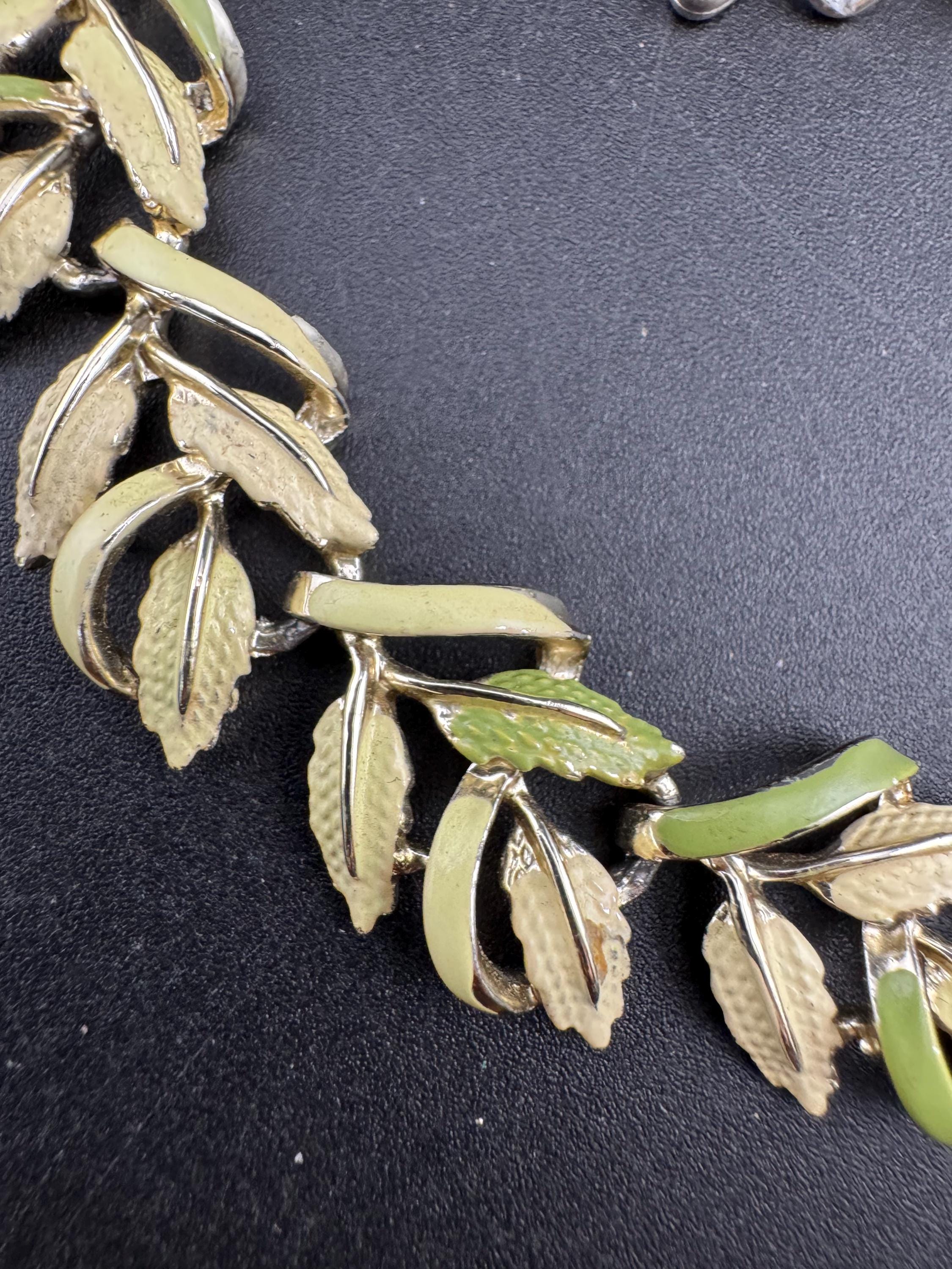 Vintage sage green enamel leaf choker necklace, light gold tone