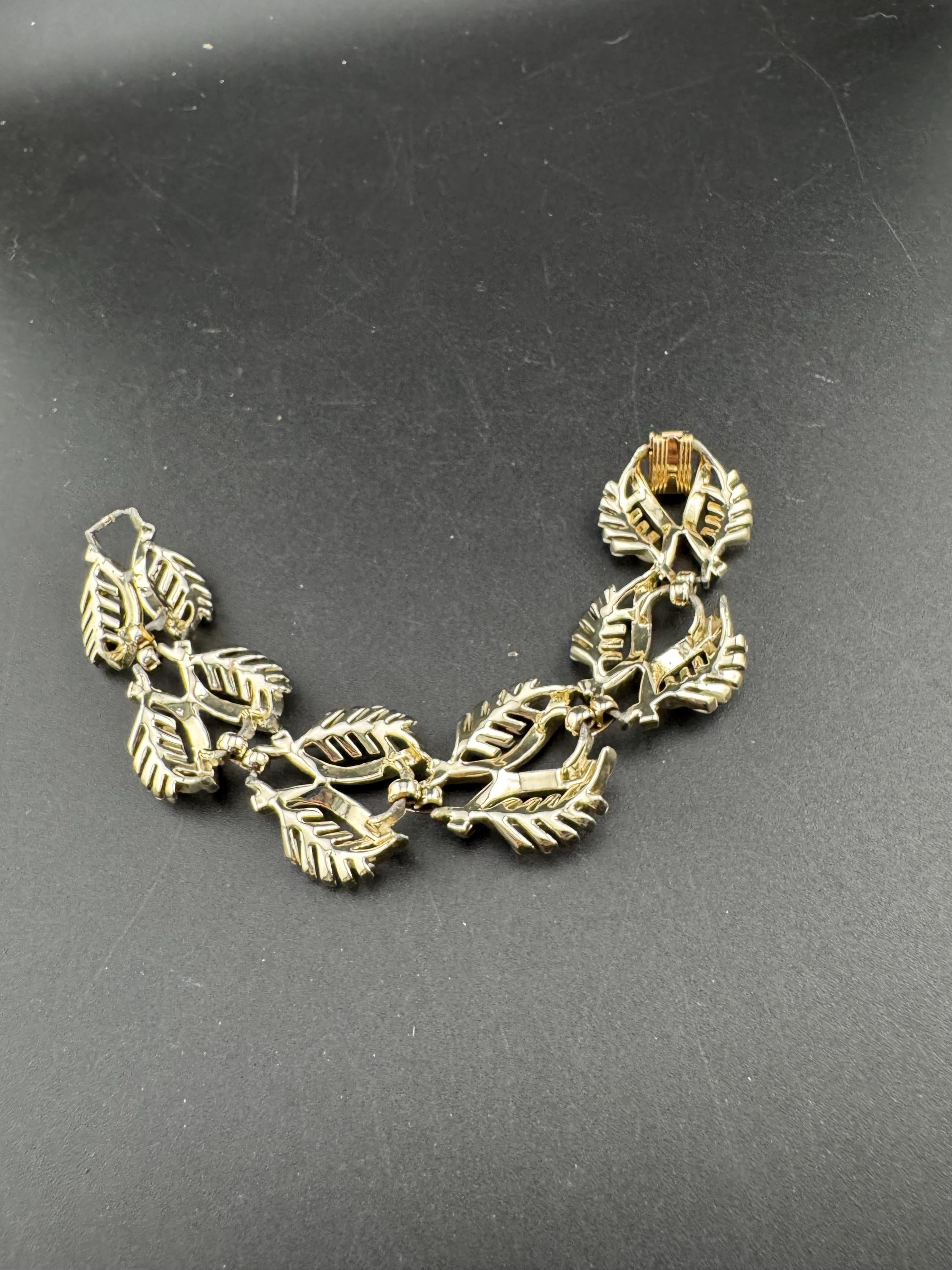 Signed Jewelcraft cream enamel Bracelet: Vintage light Gold Tone