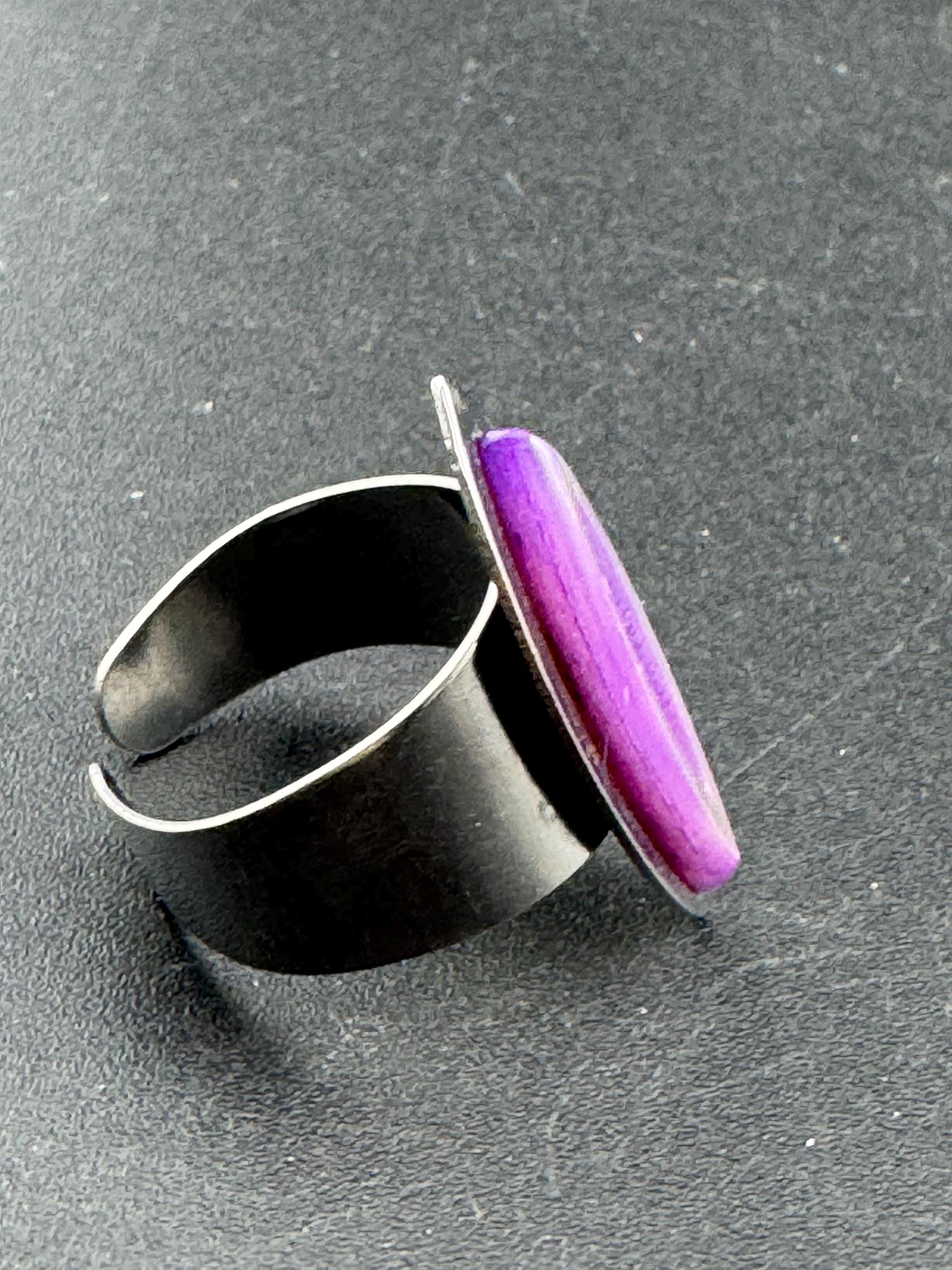 1970s stainless steel adjustable ring, set with pink purple shell cabochon, vintage