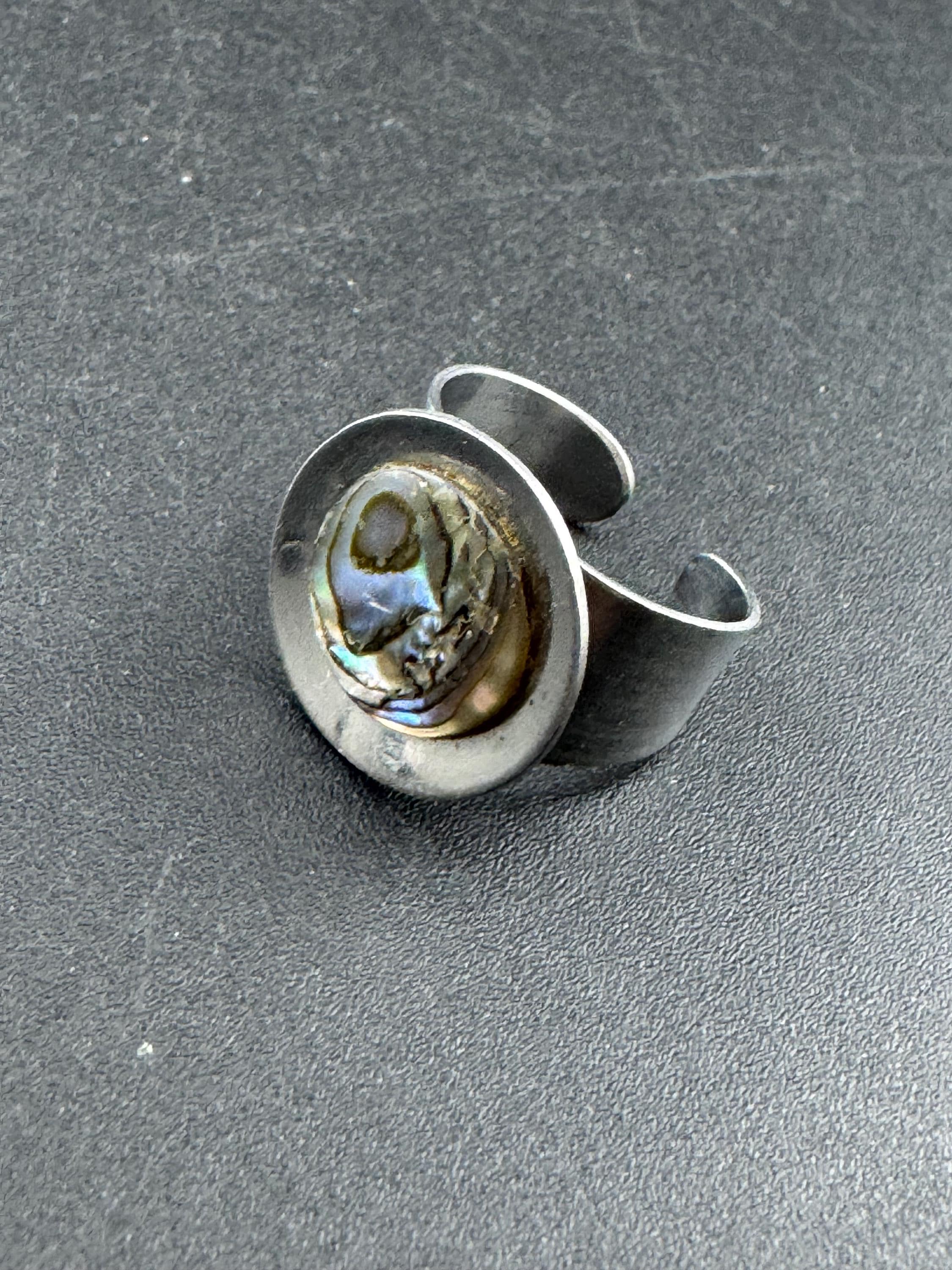 1970s round stainless steel adjustable ring, set with abalone shell, vintage